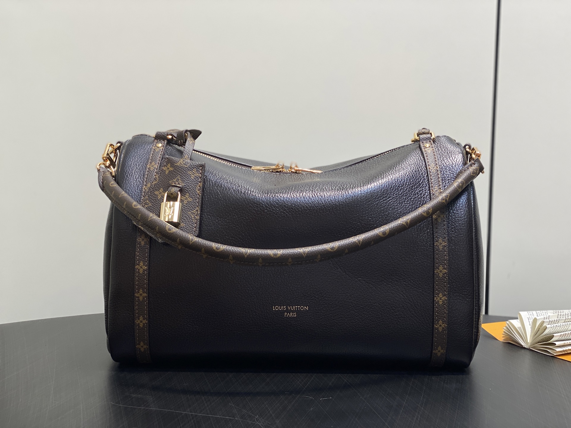 Lou*s Vuitton Express Lt Bag (24 x 18.5 x 36CM)