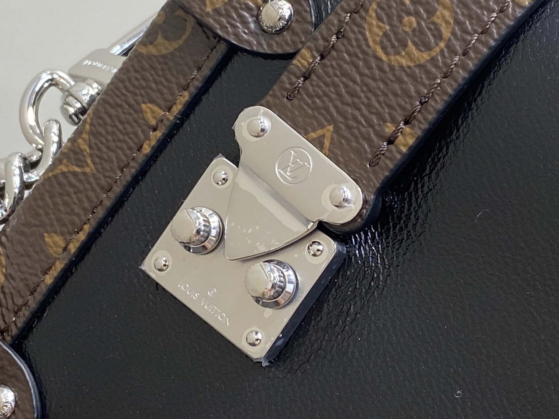 Lou*is Vuitton Side Trunk Bag (23.5 x 16.0 x 8.5CM)