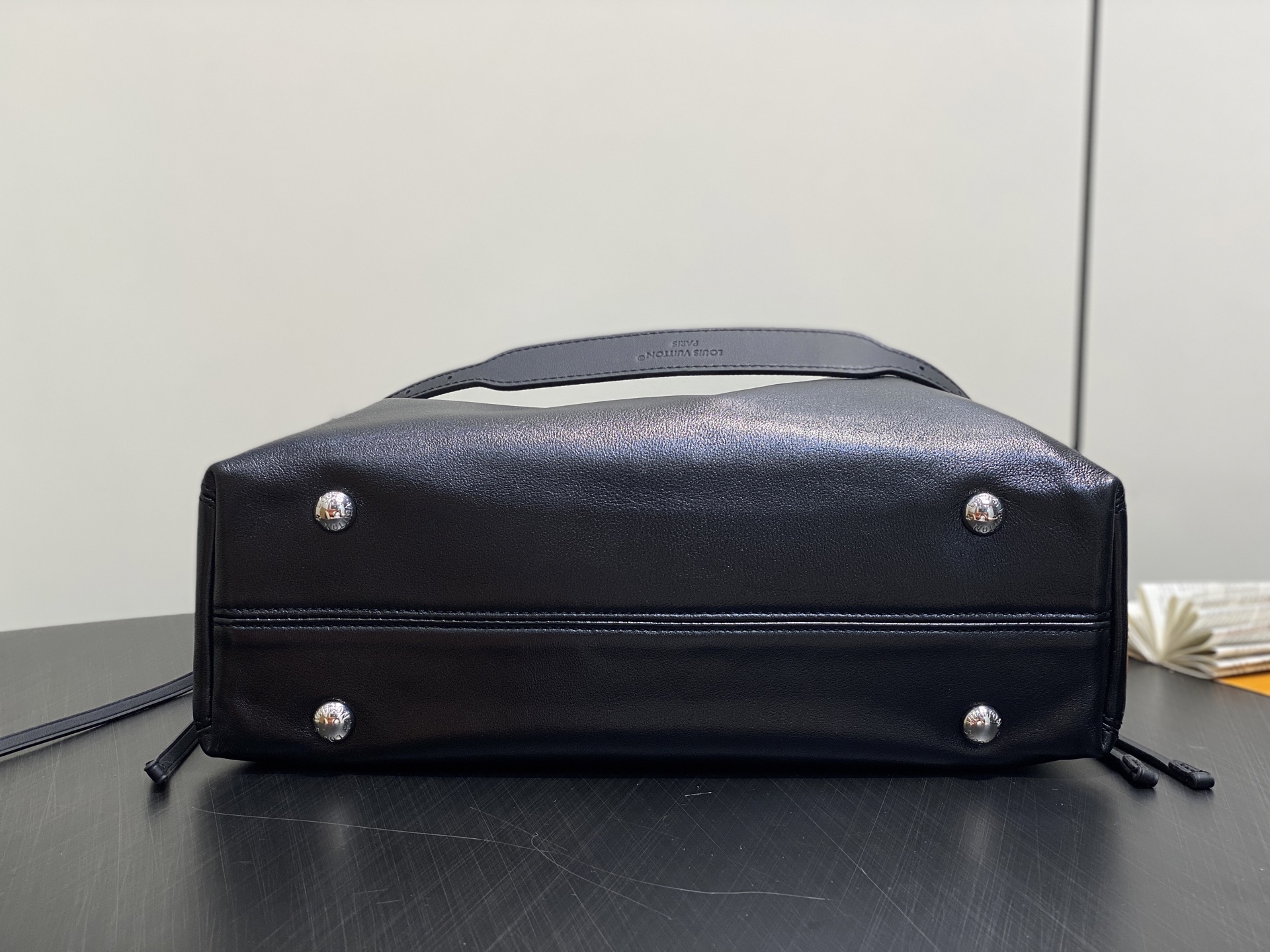 Lou*is Vuitton Off Duty Bag (24 x 11.5 x 33CM)