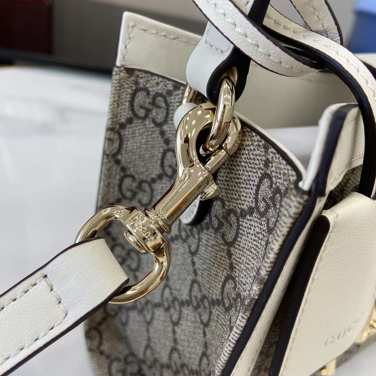 Gucc* Padlock Shoulder Bag(20*13*8CM)