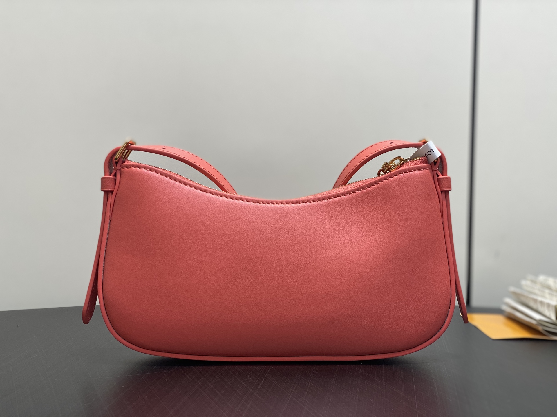 Lou*s Vuitton Pochette Bloom (23 x 10 x 4CM)