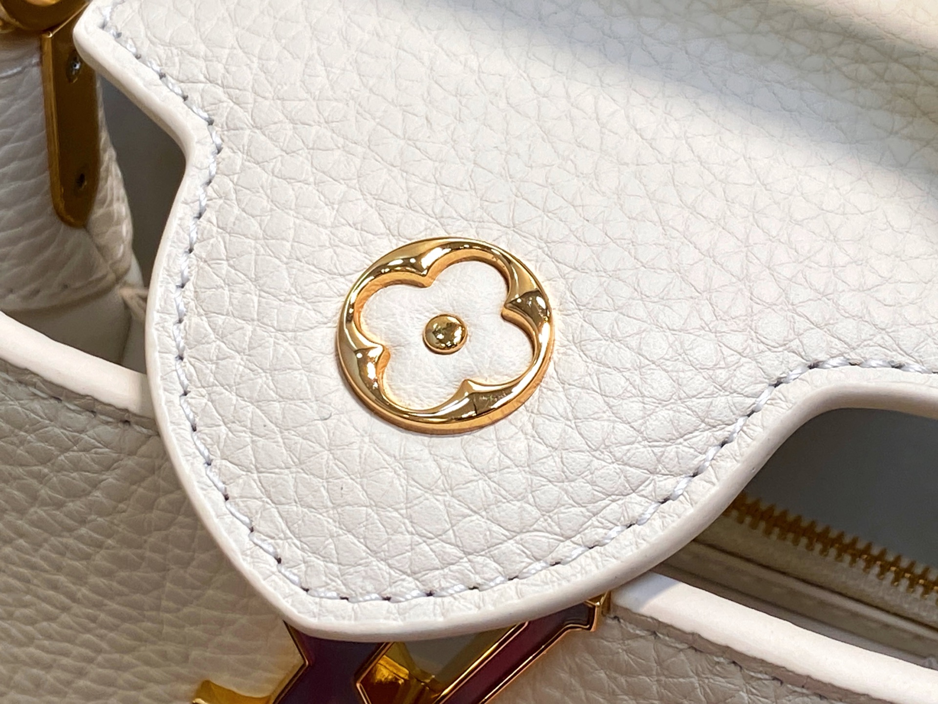 Lo*uis Vuitton Capucines East West Bag(21 x 8 x 14CM)