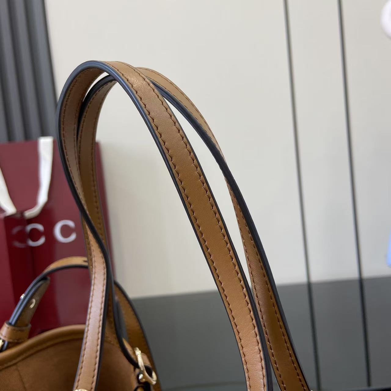 Gucc* GG Emblem Tote(30*18*11CM)