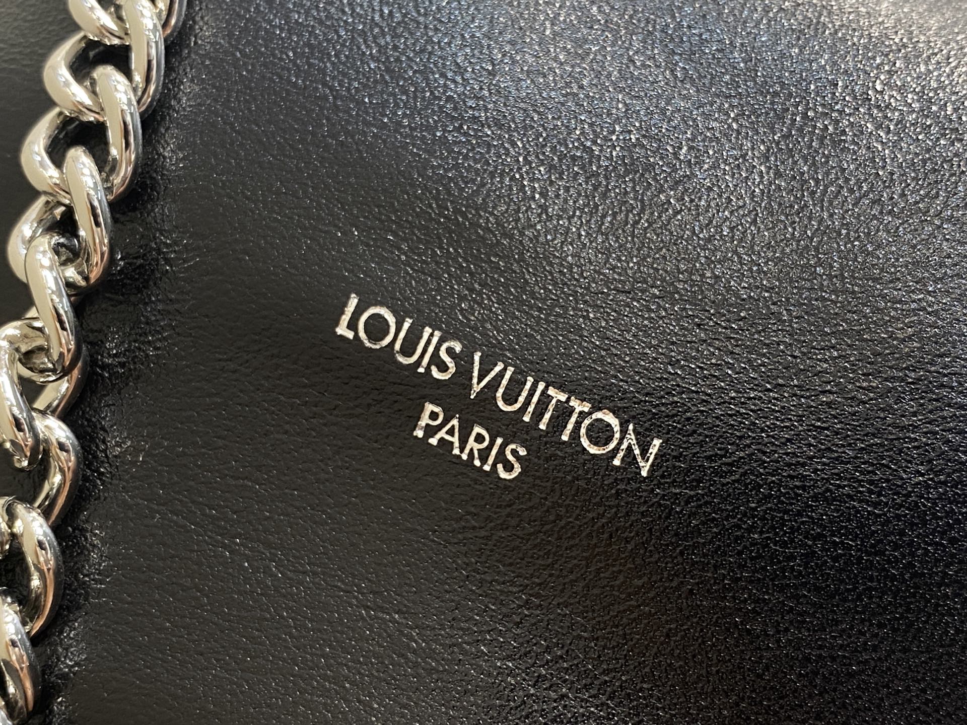 Lou*is Vuitton Off Duty Bag (25 x 10 x 24CM)