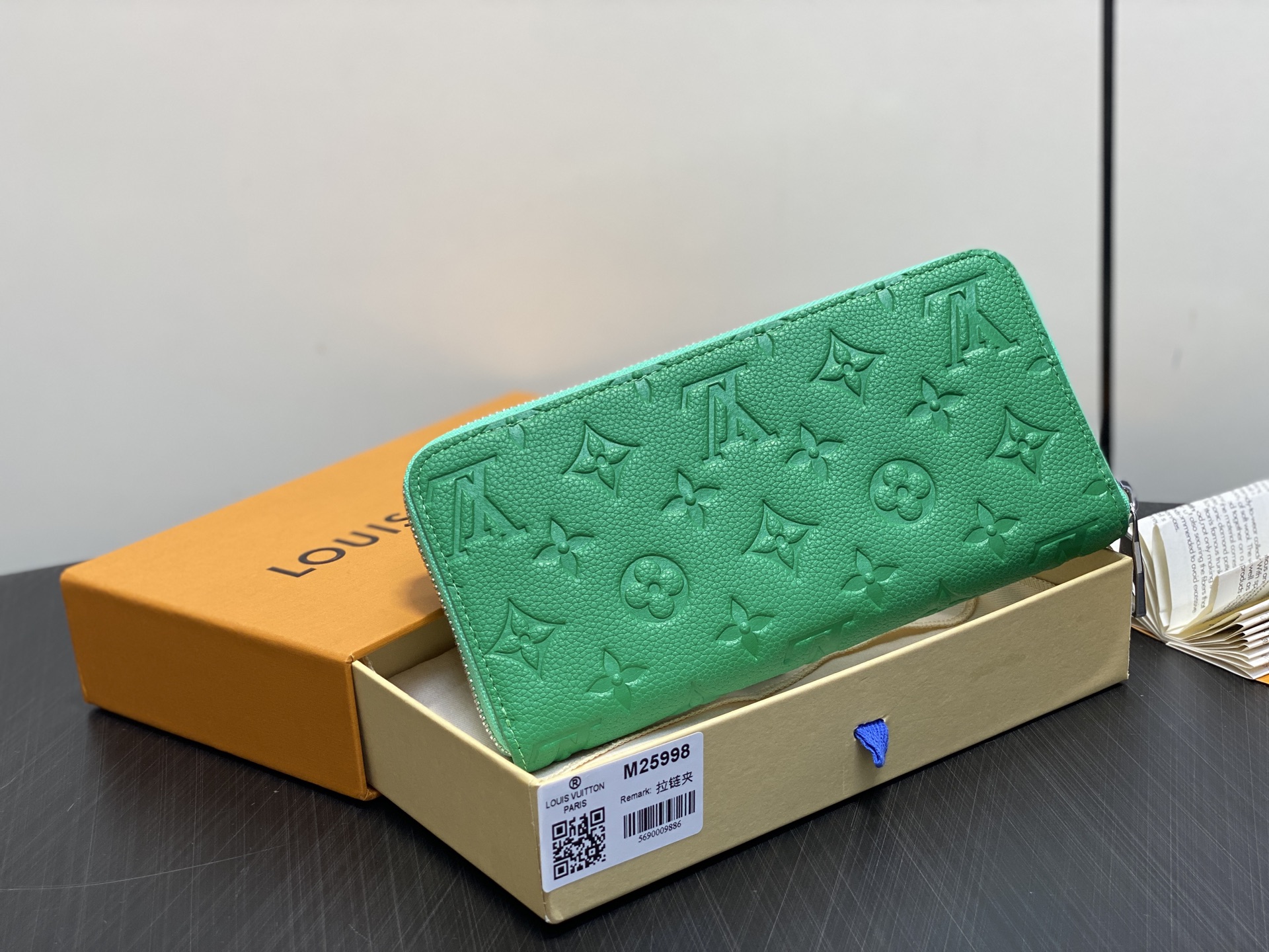 Louis Vu*itton ZIPPY Wallet(19.5 x 10.5 x 2.5CM)