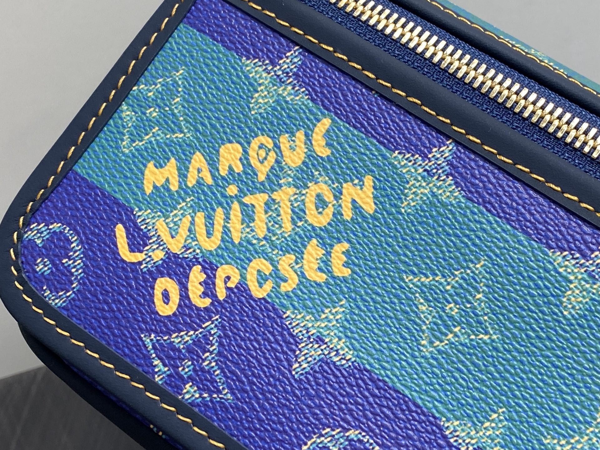 Lou*s Vuitton Bosphore Bag ( 12 x 7 x 19CM)