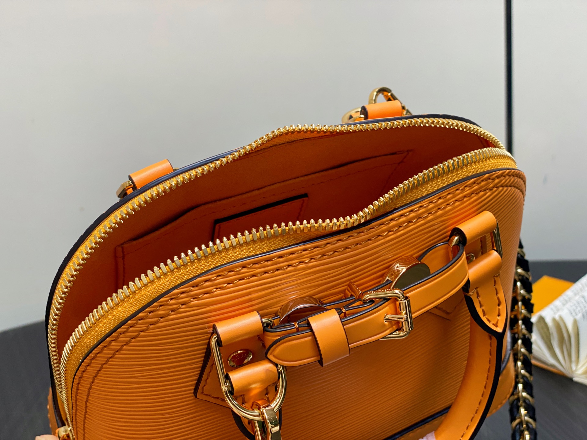 L*V Alma Mini(15 x 19.5 x 10CM)