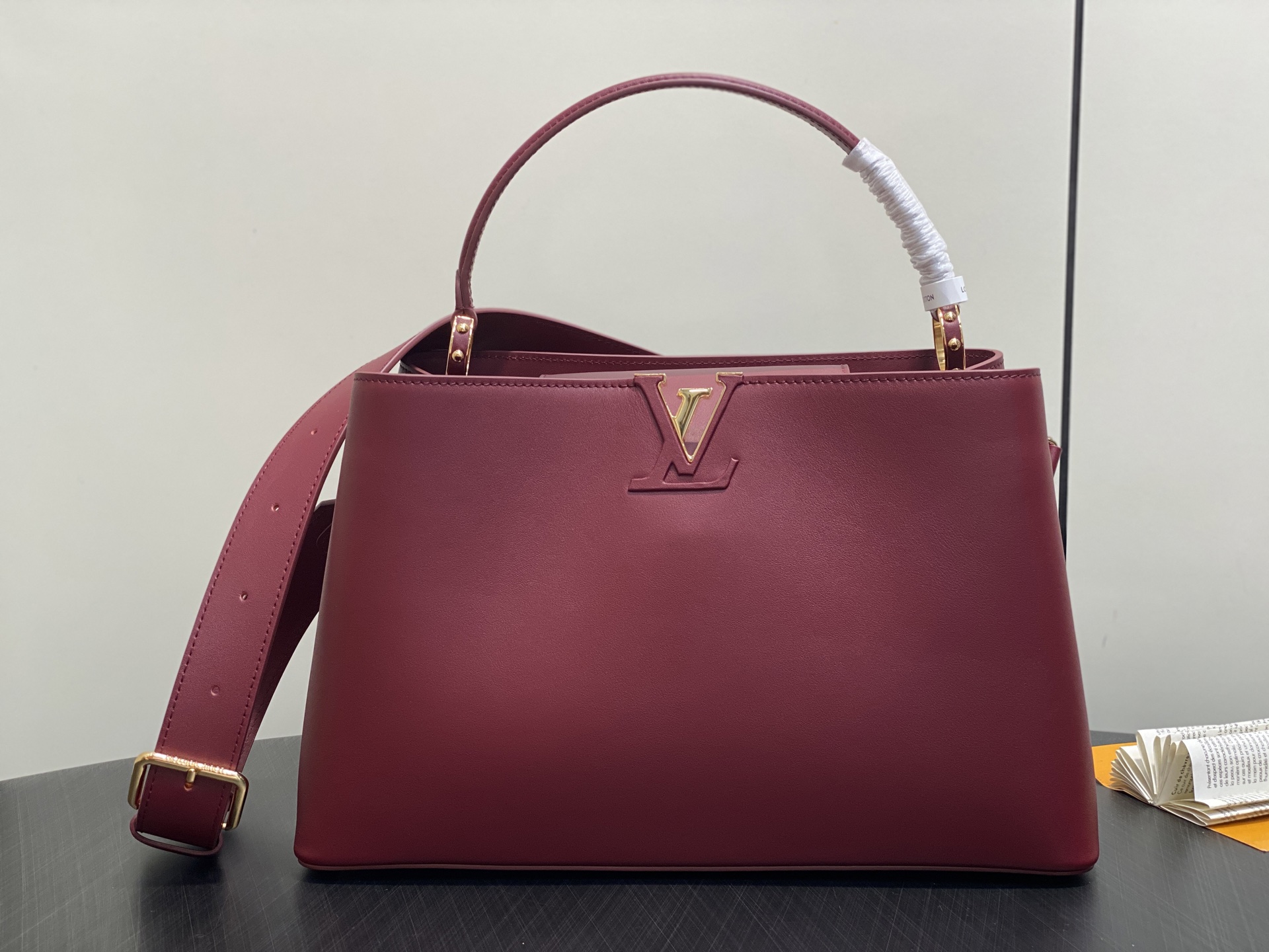 Lo*uis Vuitton Capucines Souple Bag(38 x 23 x 16CM)