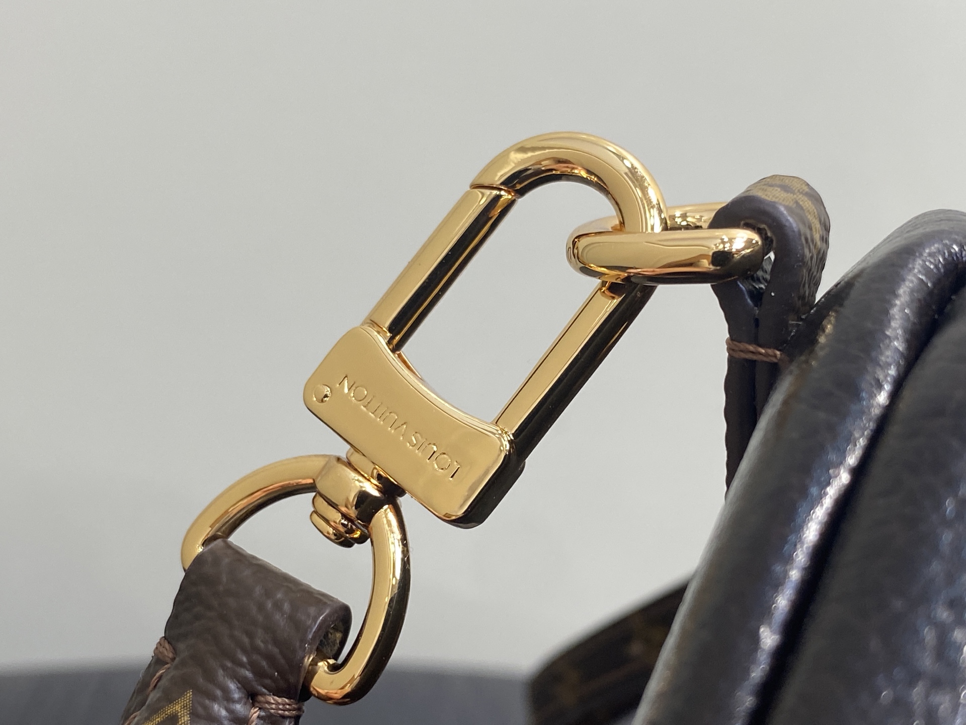 Lou*s Vuitton Express Lt Bag (24 x 18.5 x 36CM)