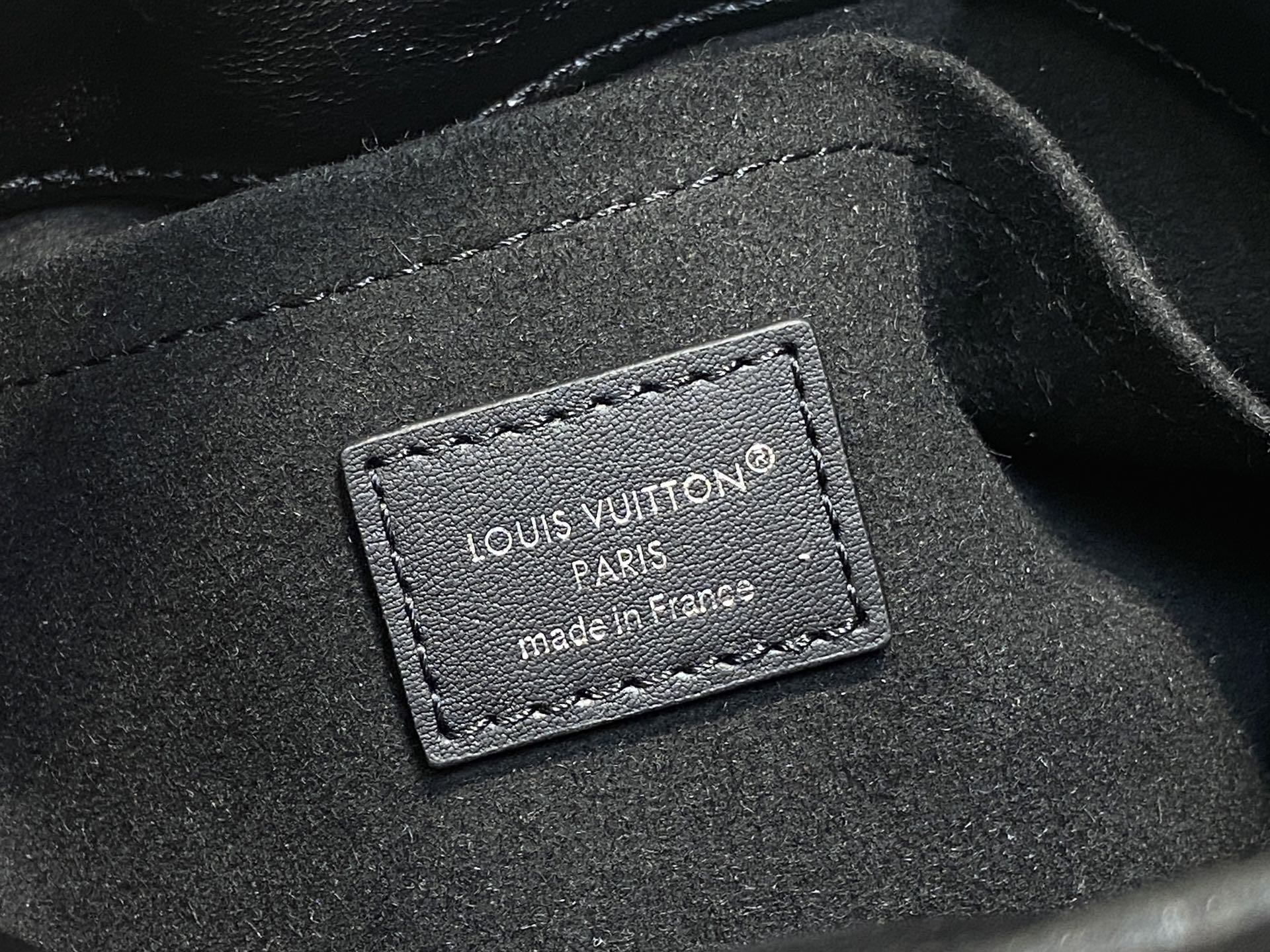 Lou*is Vuitton Off Duty Bag (25 x 10 x 24CM)