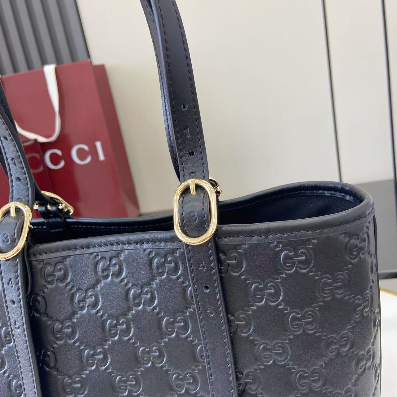 Gucc* GG Emblem Tote(25*20*10CM)