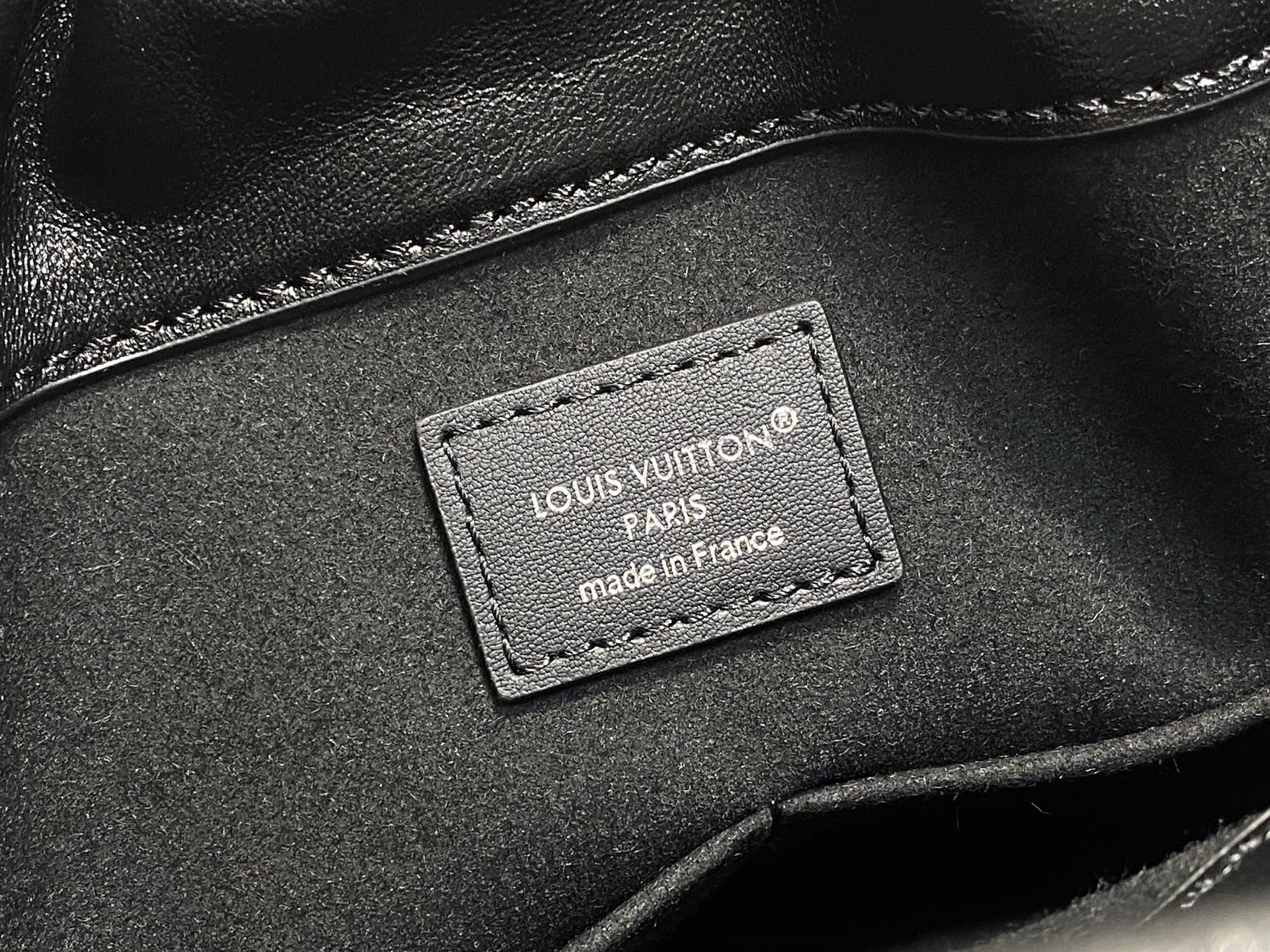 Lou*is Vuitton Off Duty Bag (24 x 11.5 x 33CM)