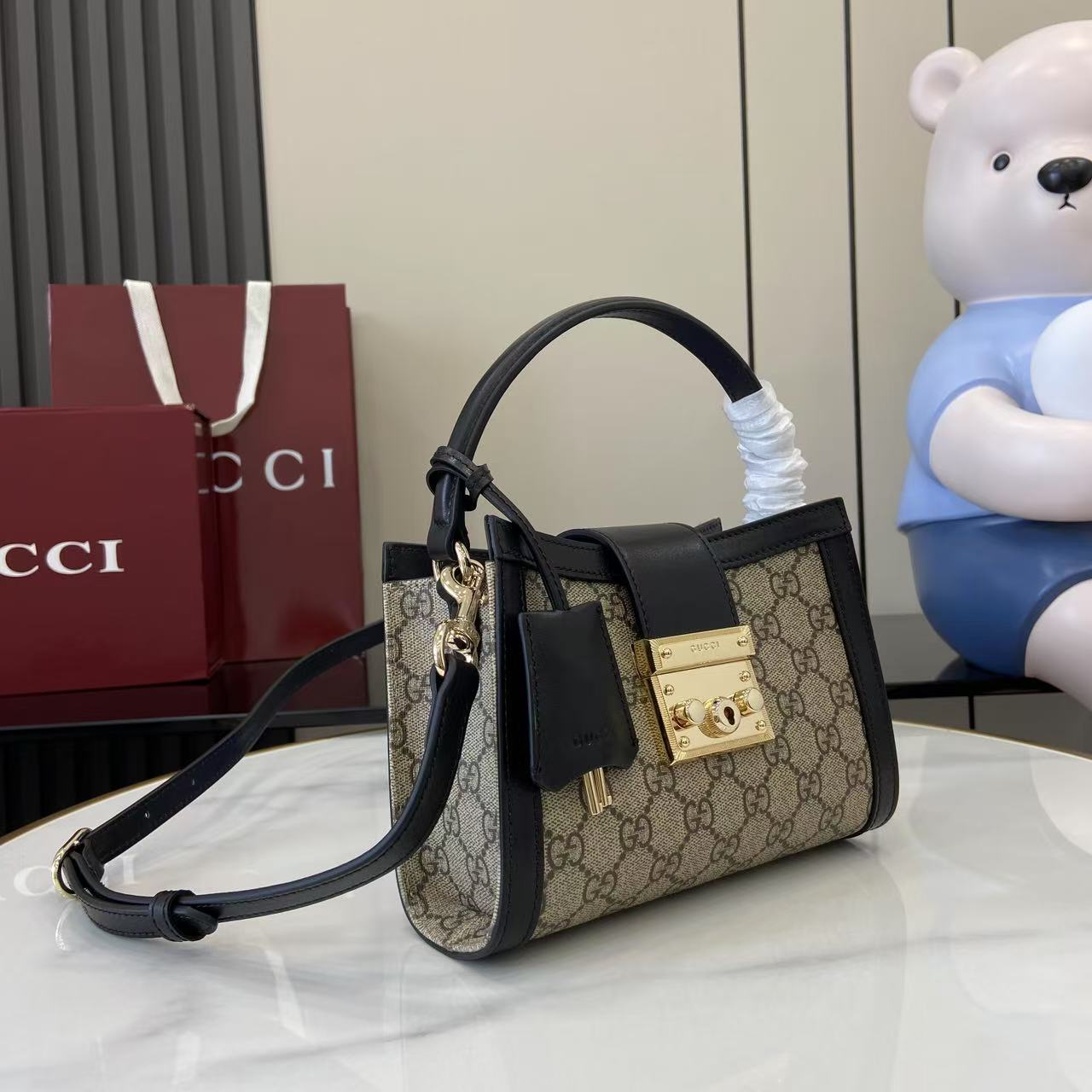 Gucc* Padlock Shoulder Bag(20*13*8CM)