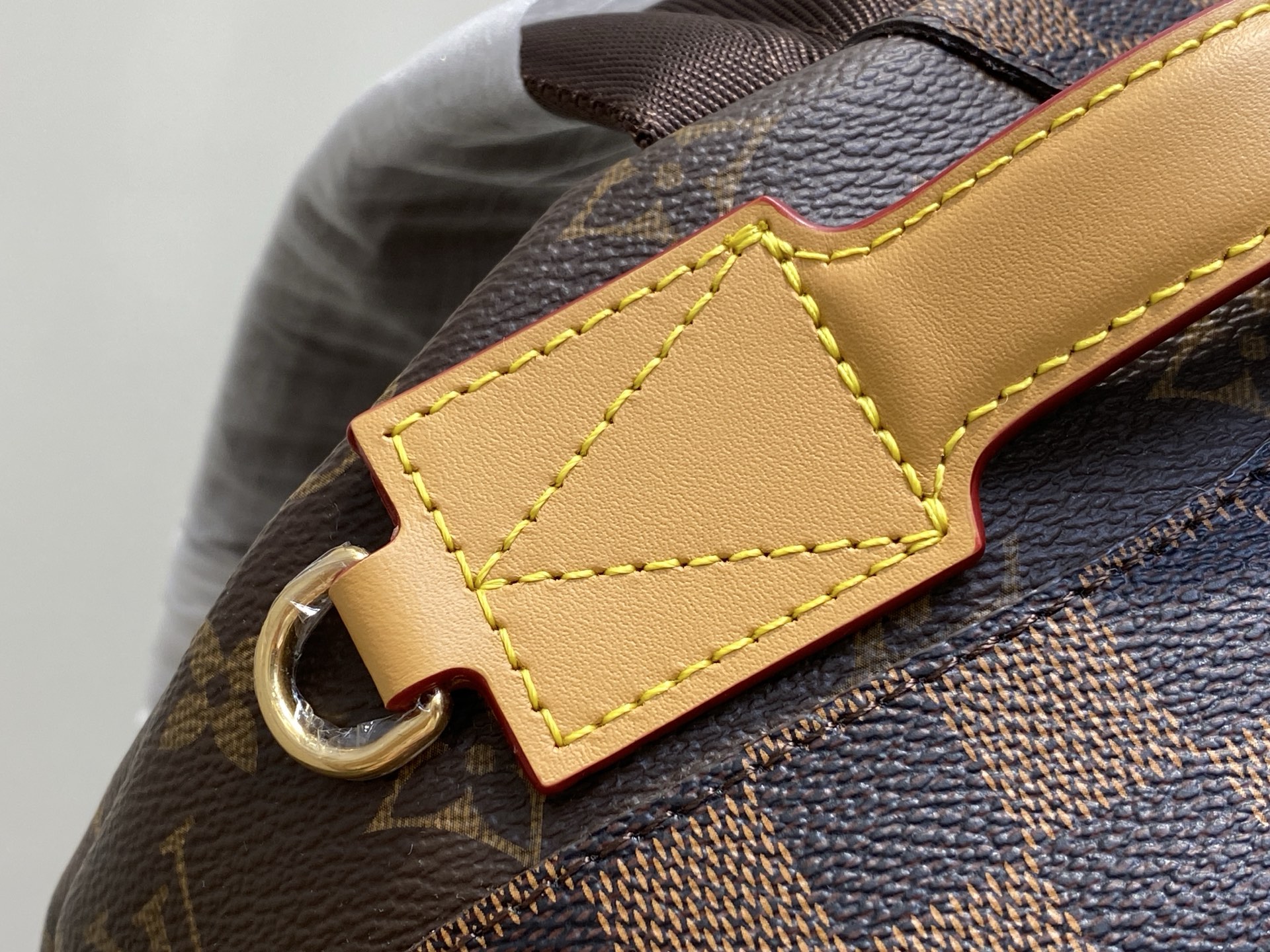 Louis Vu*tton Discovery Backpack( 29x 38x 20CM)