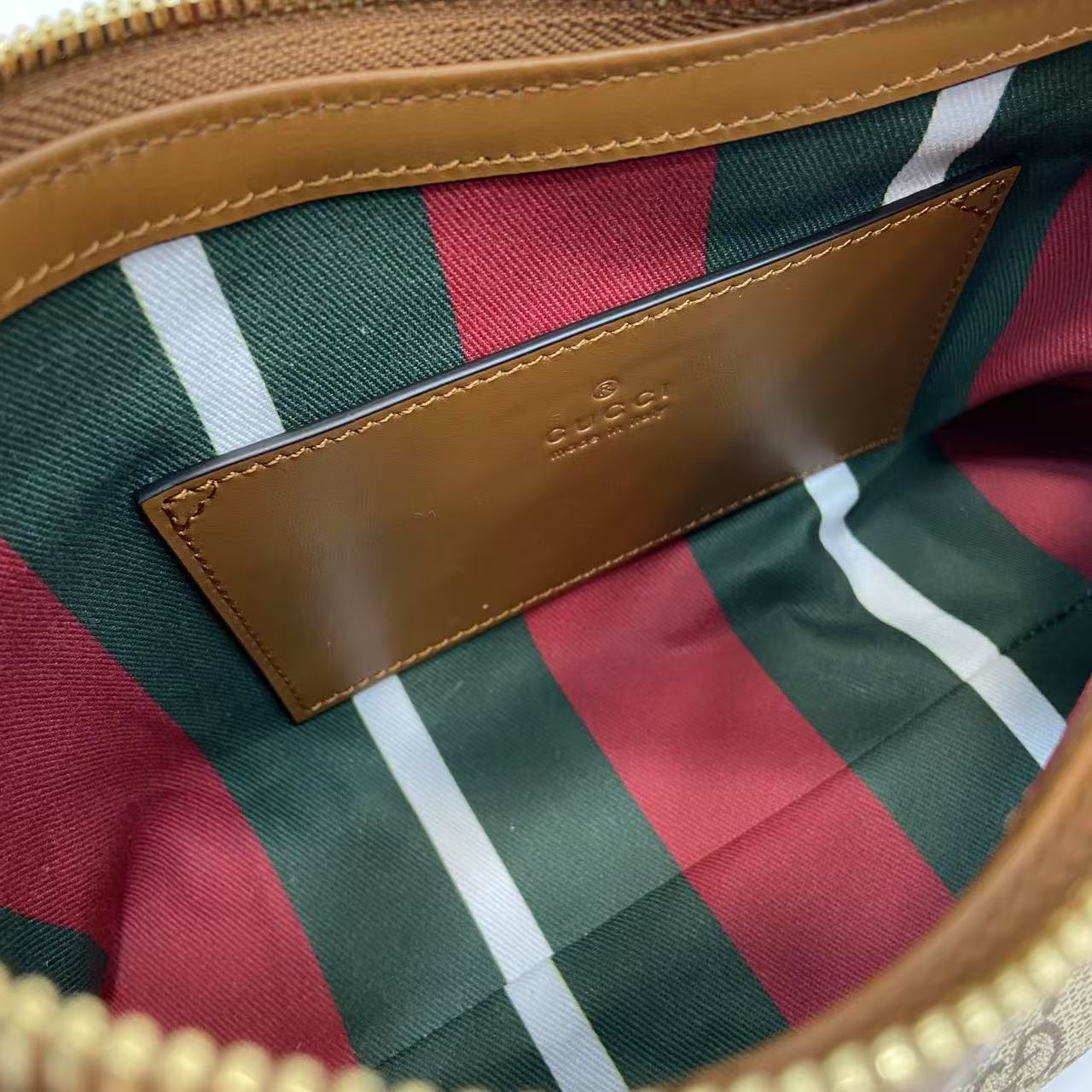 Gucc* GG Emblem Bag(22*14*8CM)