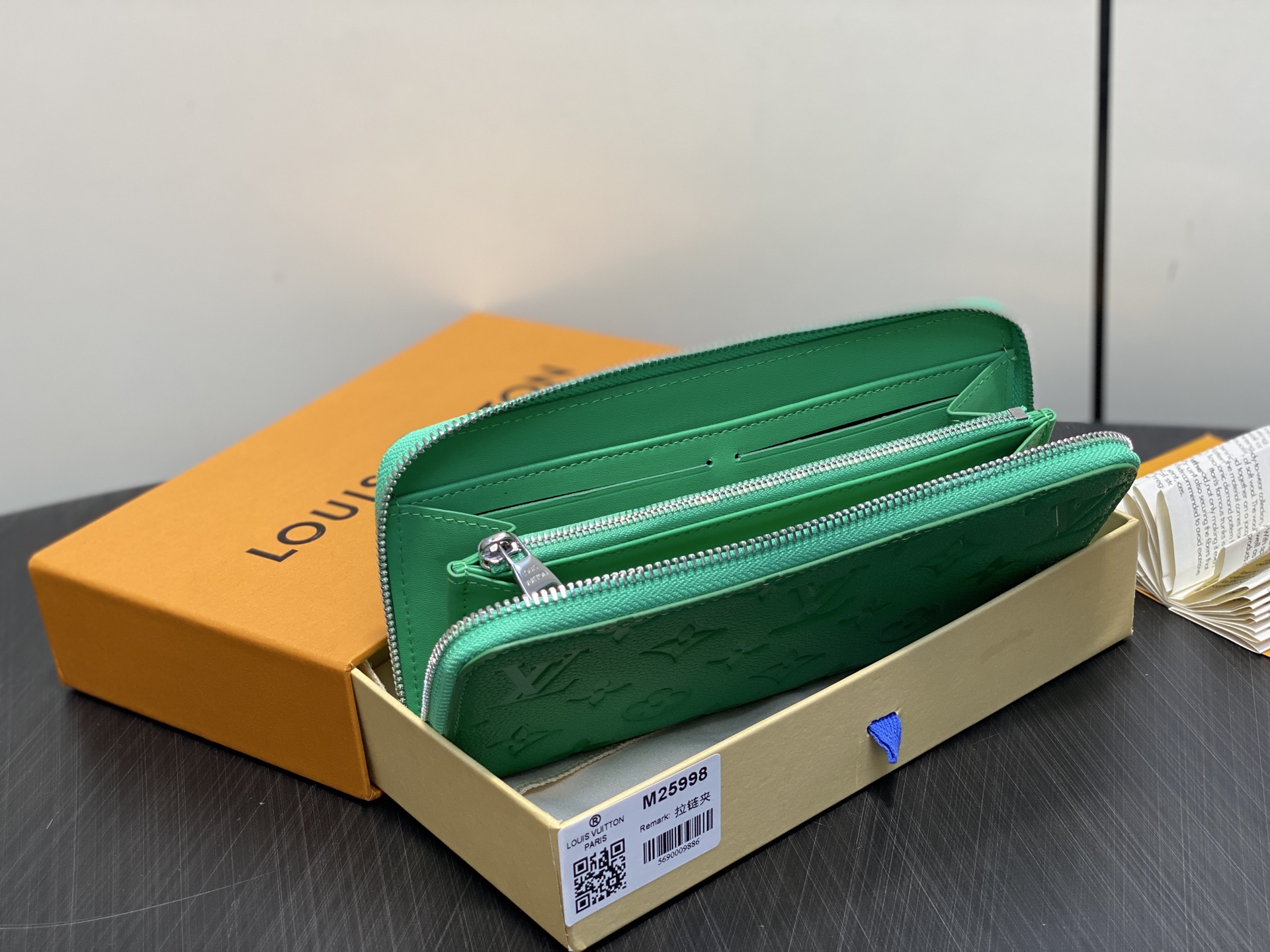 Louis Vu*itton ZIPPY Wallet(19.5 x 10.5 x 2.5CM)