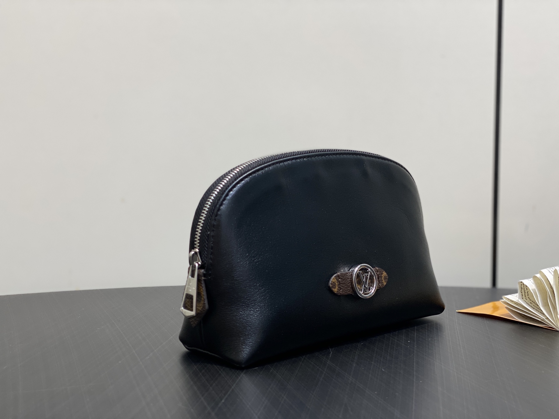 Louis Vu*itton Pochette Cosmétique Cosmetic Bag(19 x 12 x 6CM)