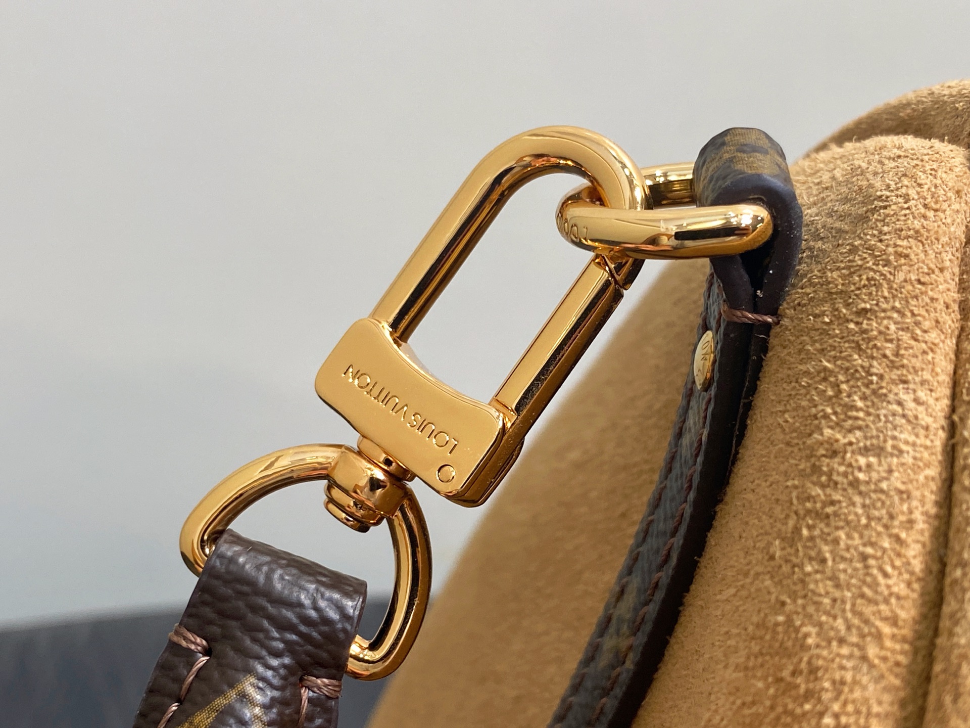 Lou*s Vuitton Express Lt Bag (24 x 18.5 x 36CM)