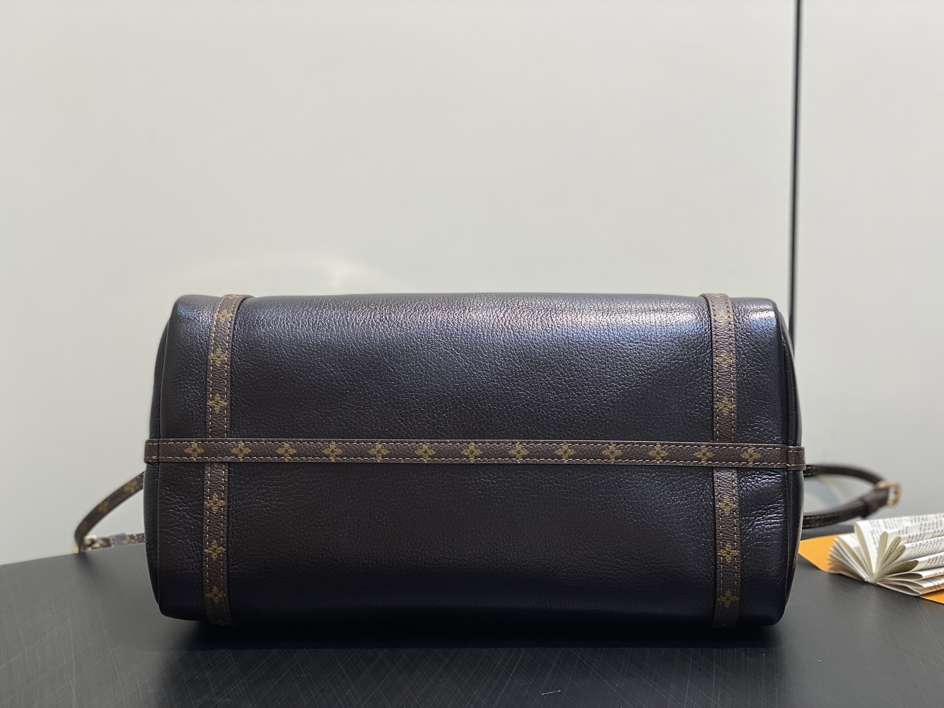 Lou*s Vuitton Express Lt Bag (24 x 18.5 x 36CM)