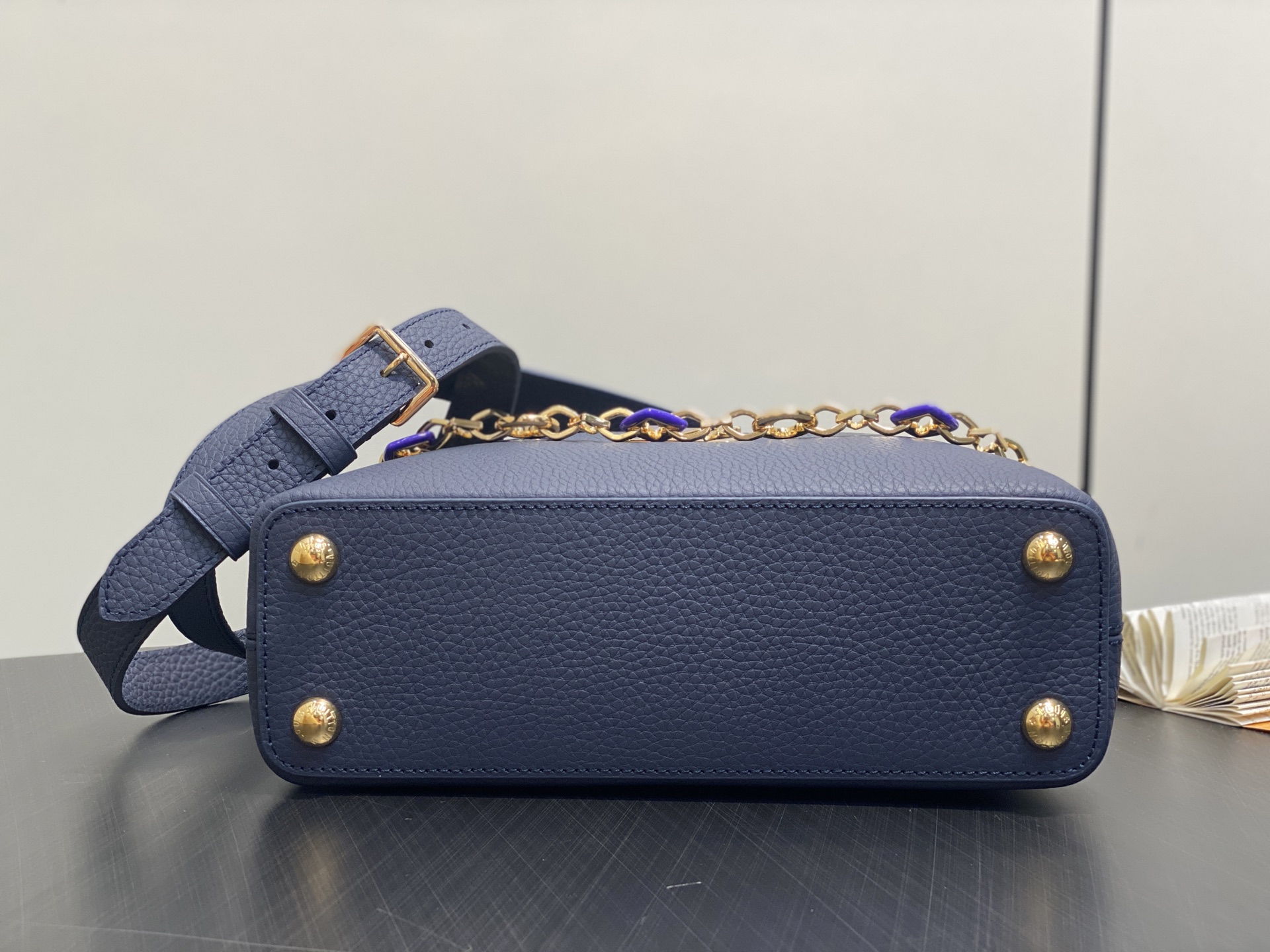 Lou*s Vuitton Capucines(27×18×9 CM)