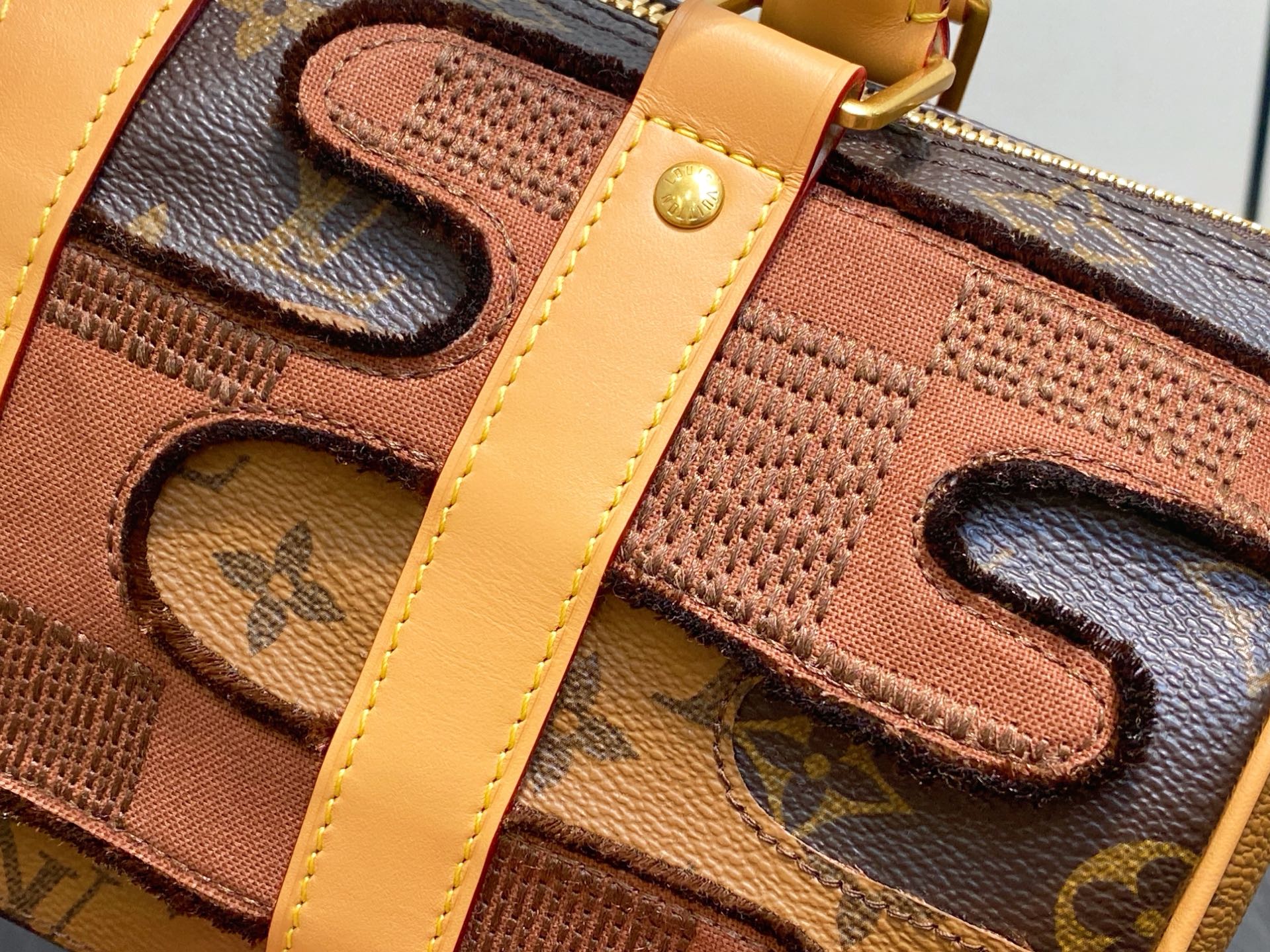 Louis Vuitto*n Keepall Bandoulière 25 (15 x 11 x 25CM)