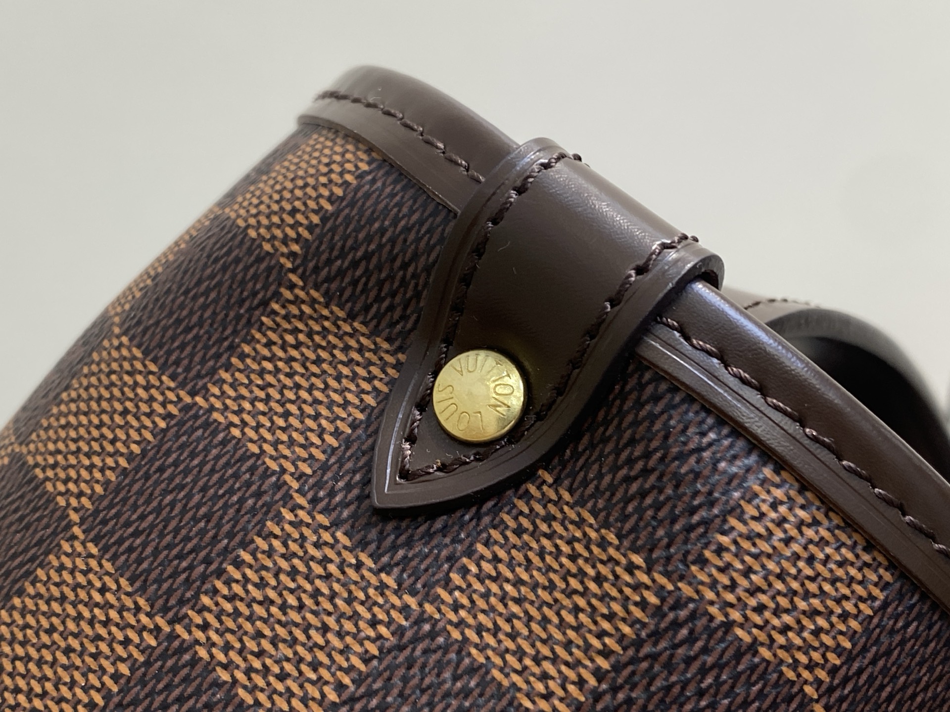 Lou*s Vuitton Saumur Bag ( 28x11x2CM)