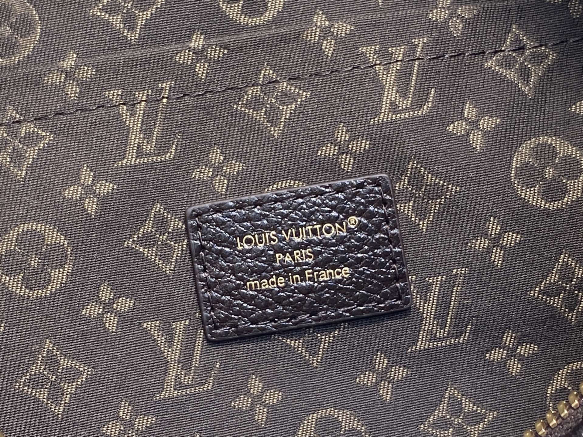Lou*s Vuitton Express Lt Bag (24 x 18.5 x 36CM)