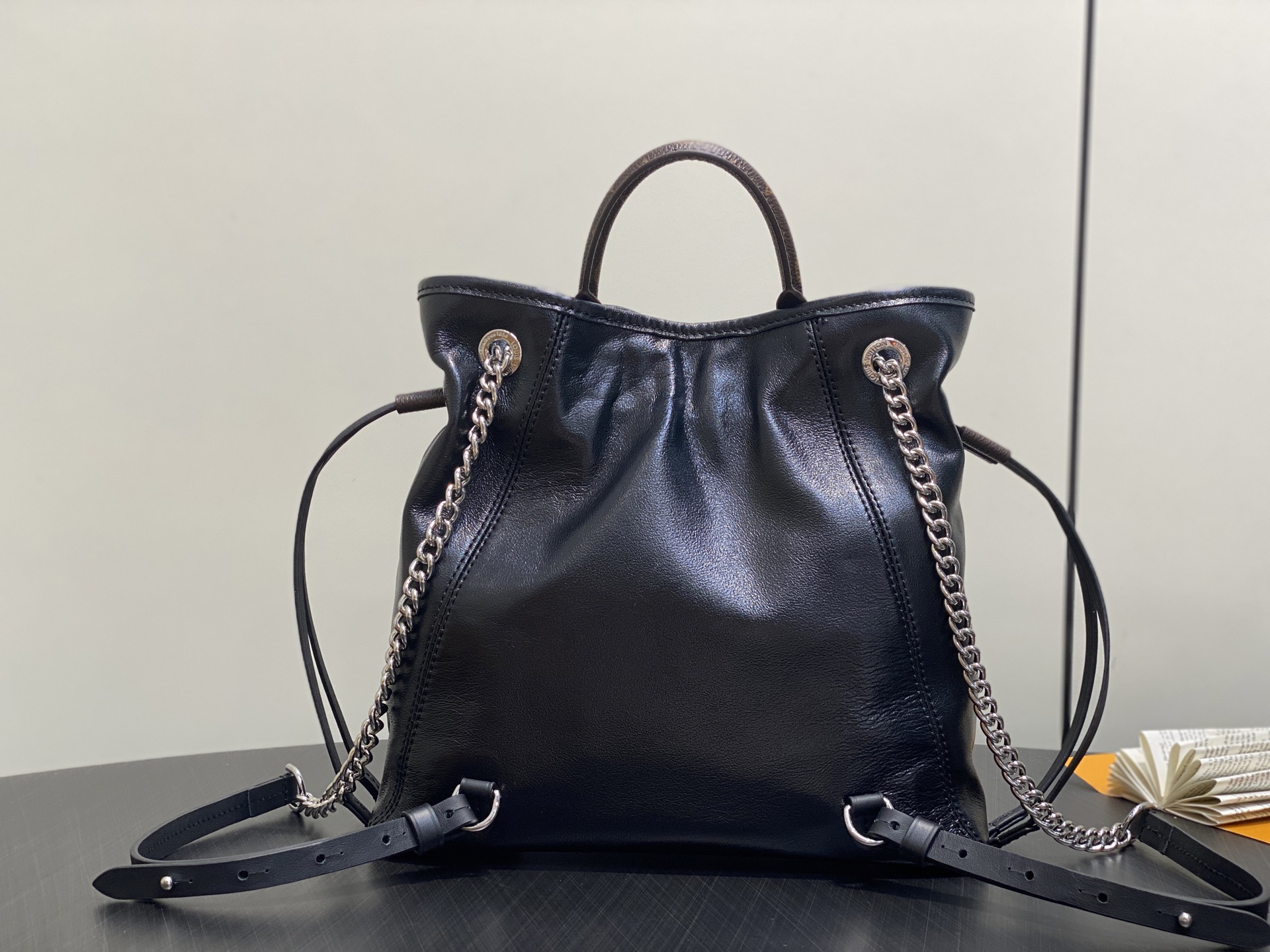 Lou*is Vuitton Off Duty Bag (25 x 10 x 24CM)