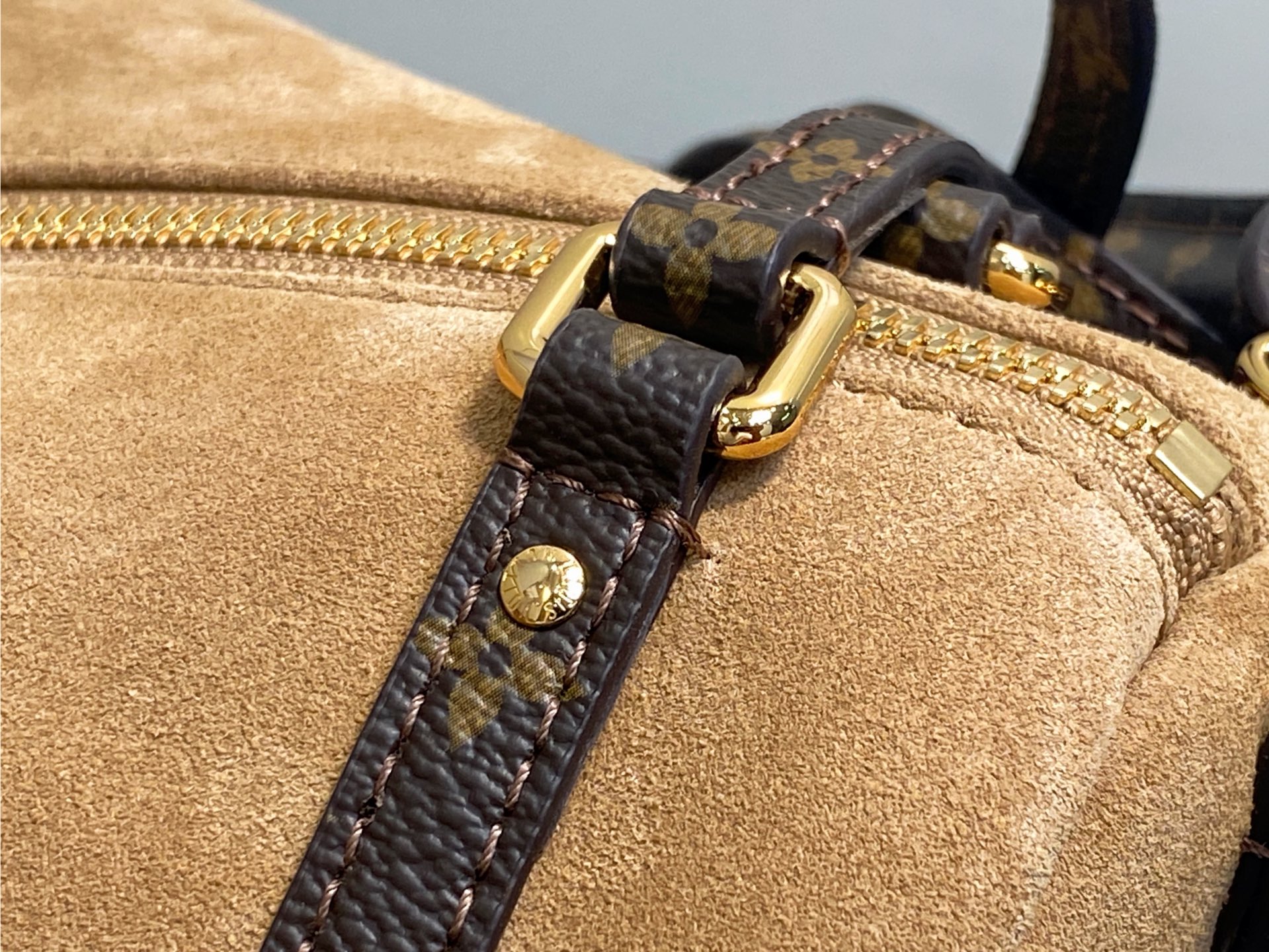 Lou*s Vuitton Express Lt Bag (24 x 18.5 x 36CM)