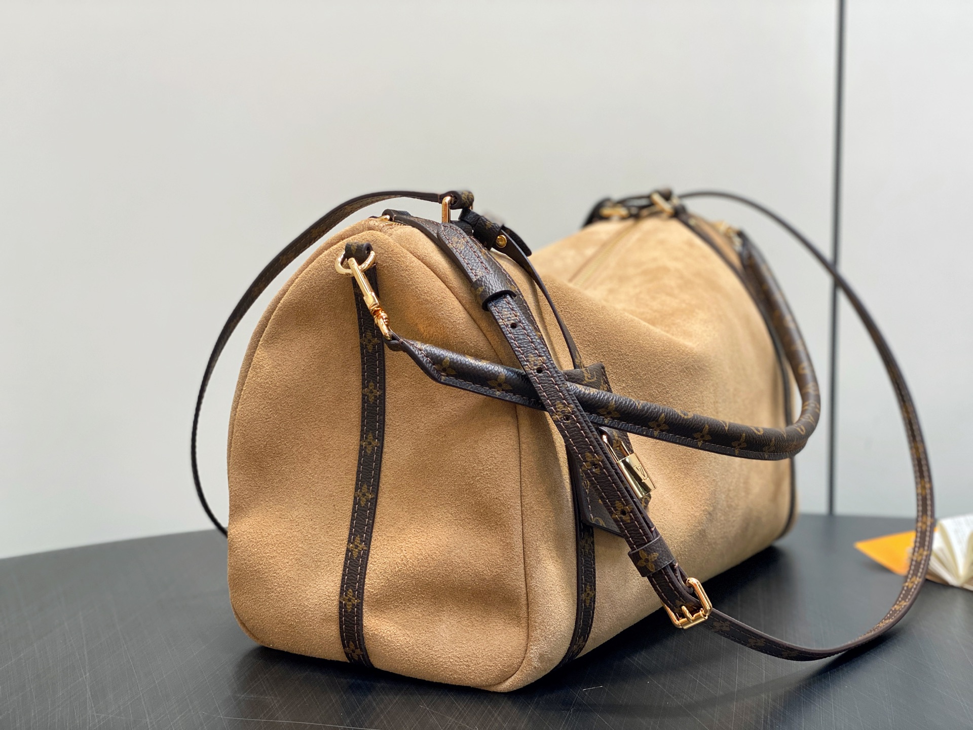 Lou*s Vuitton Express Lt Bag (24 x 18.5 x 36CM)