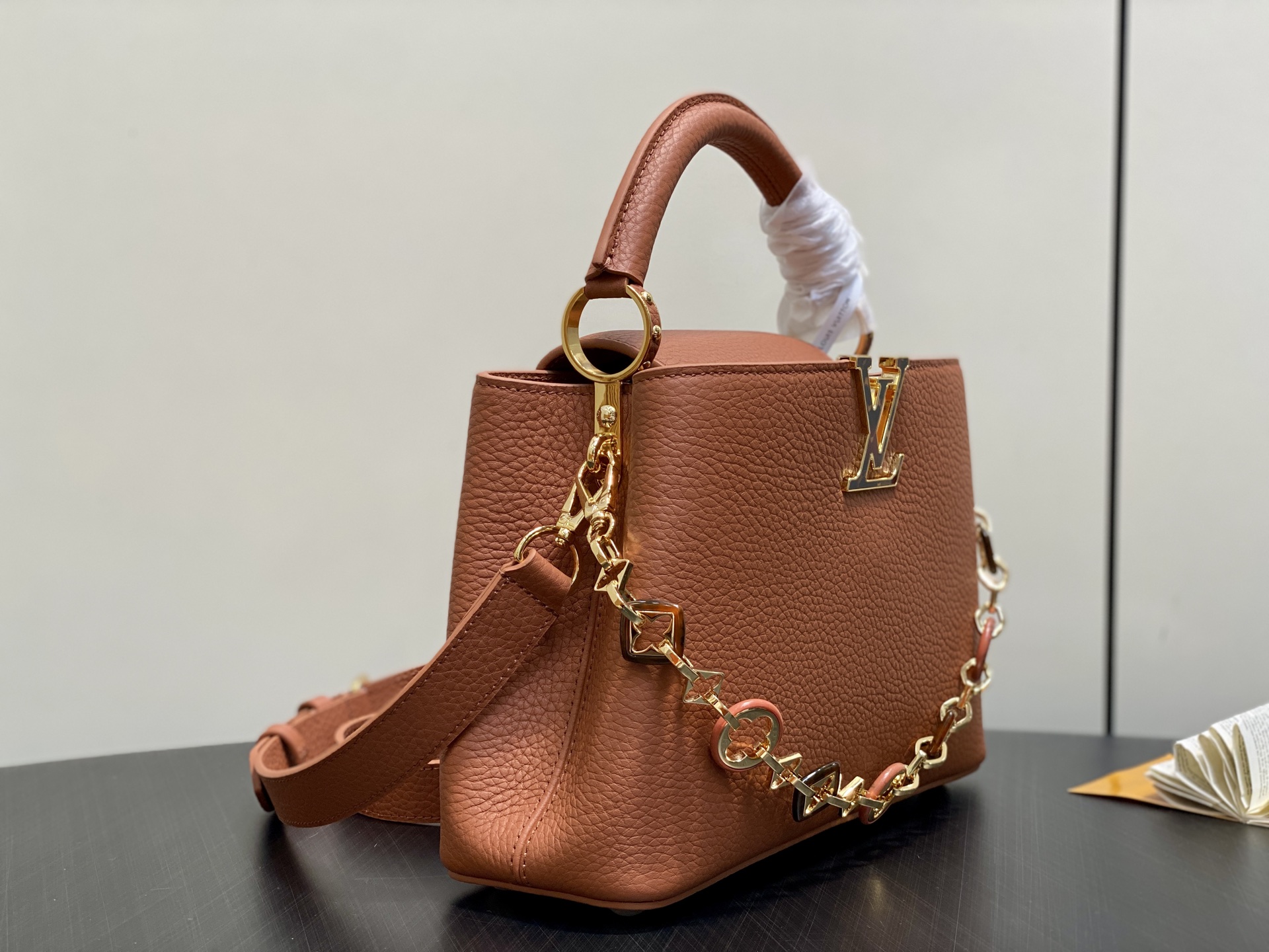 Lou*s Vuitton Capucines(27×18×9 CM)