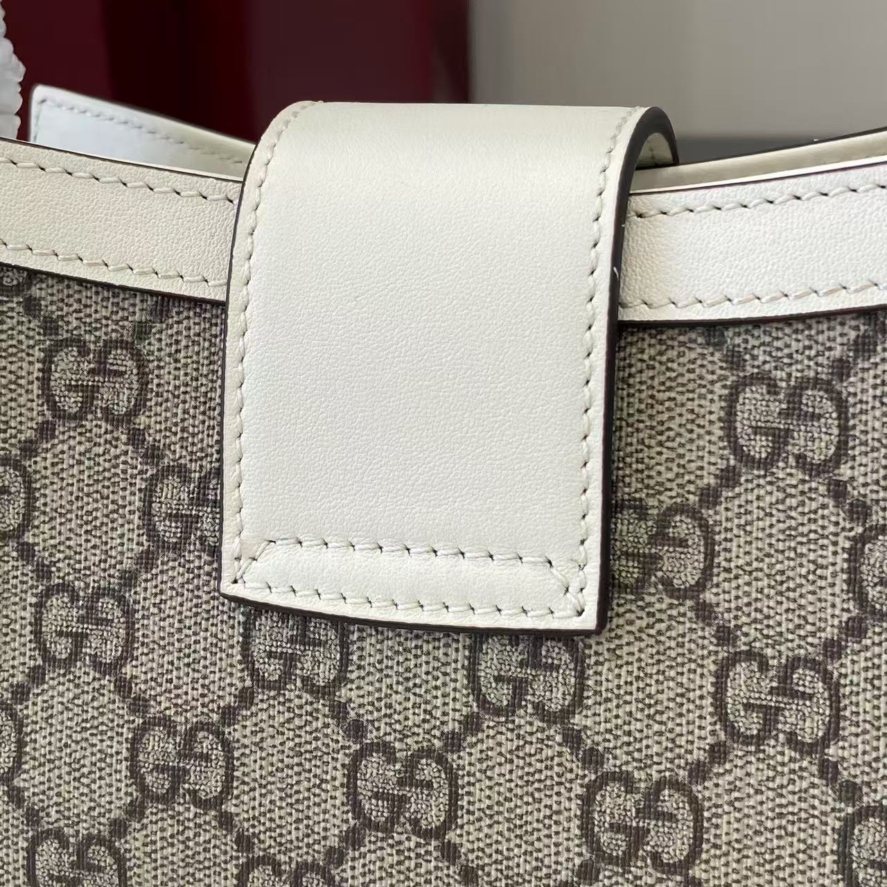 Gucc* Padlock Shoulder Bag(20*13*8CM)