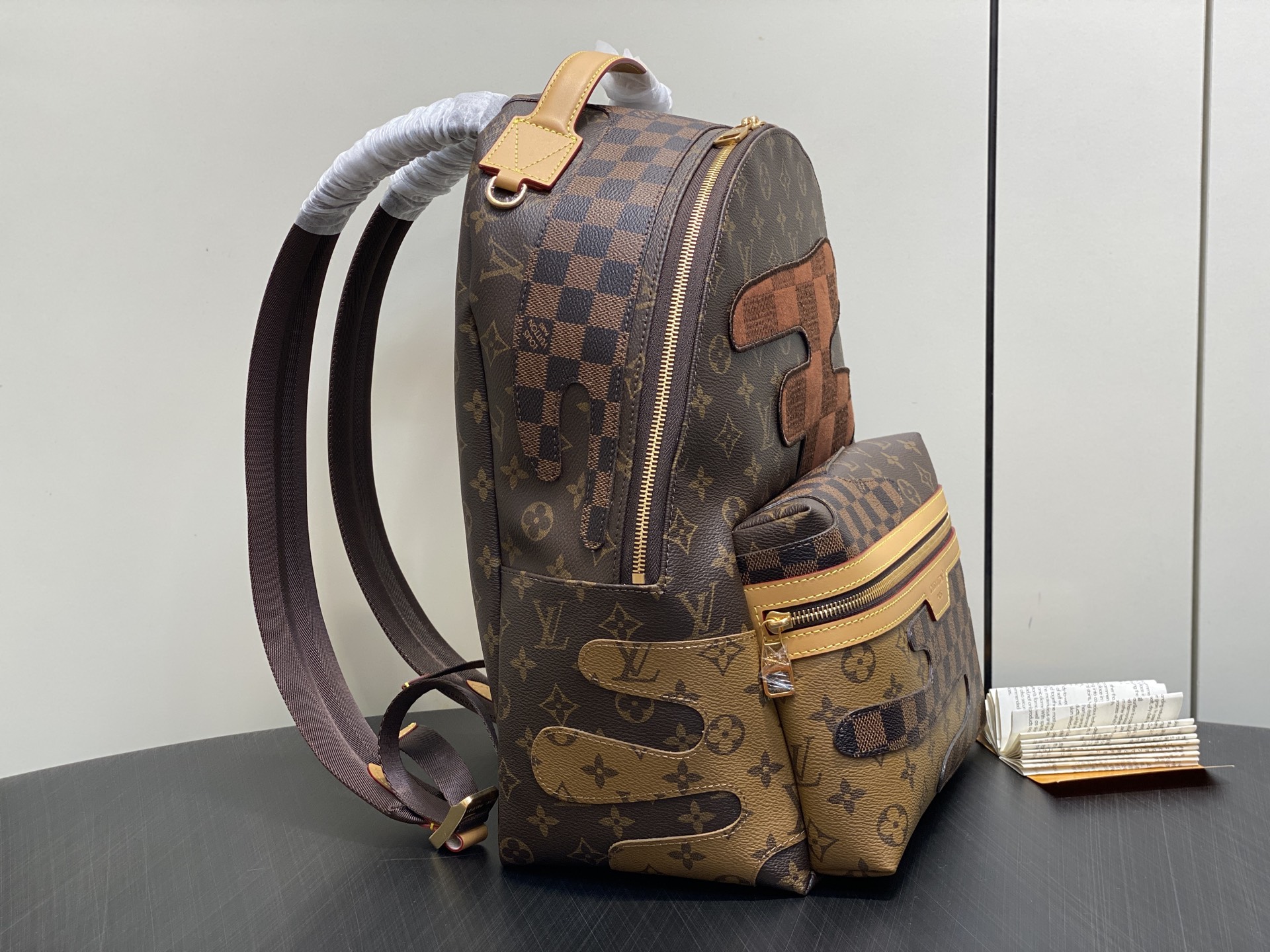 Louis Vu*tton Discovery Backpack( 29x 38x 20CM)