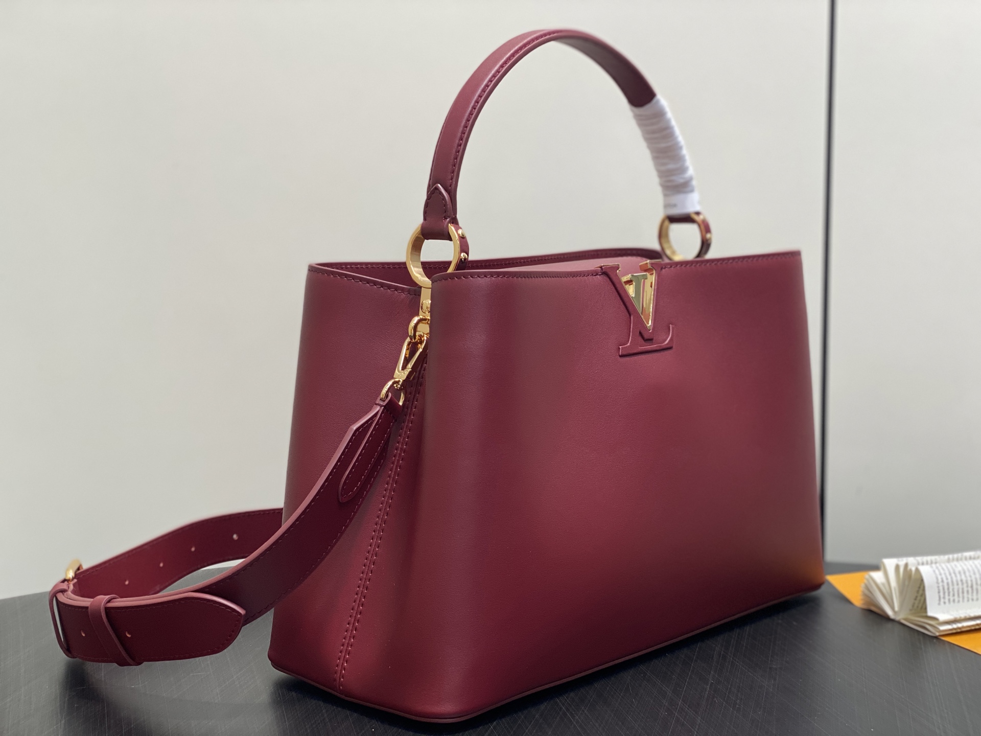 Lo*uis Vuitton Capucines Souple Bag(38 x 23 x 16CM)