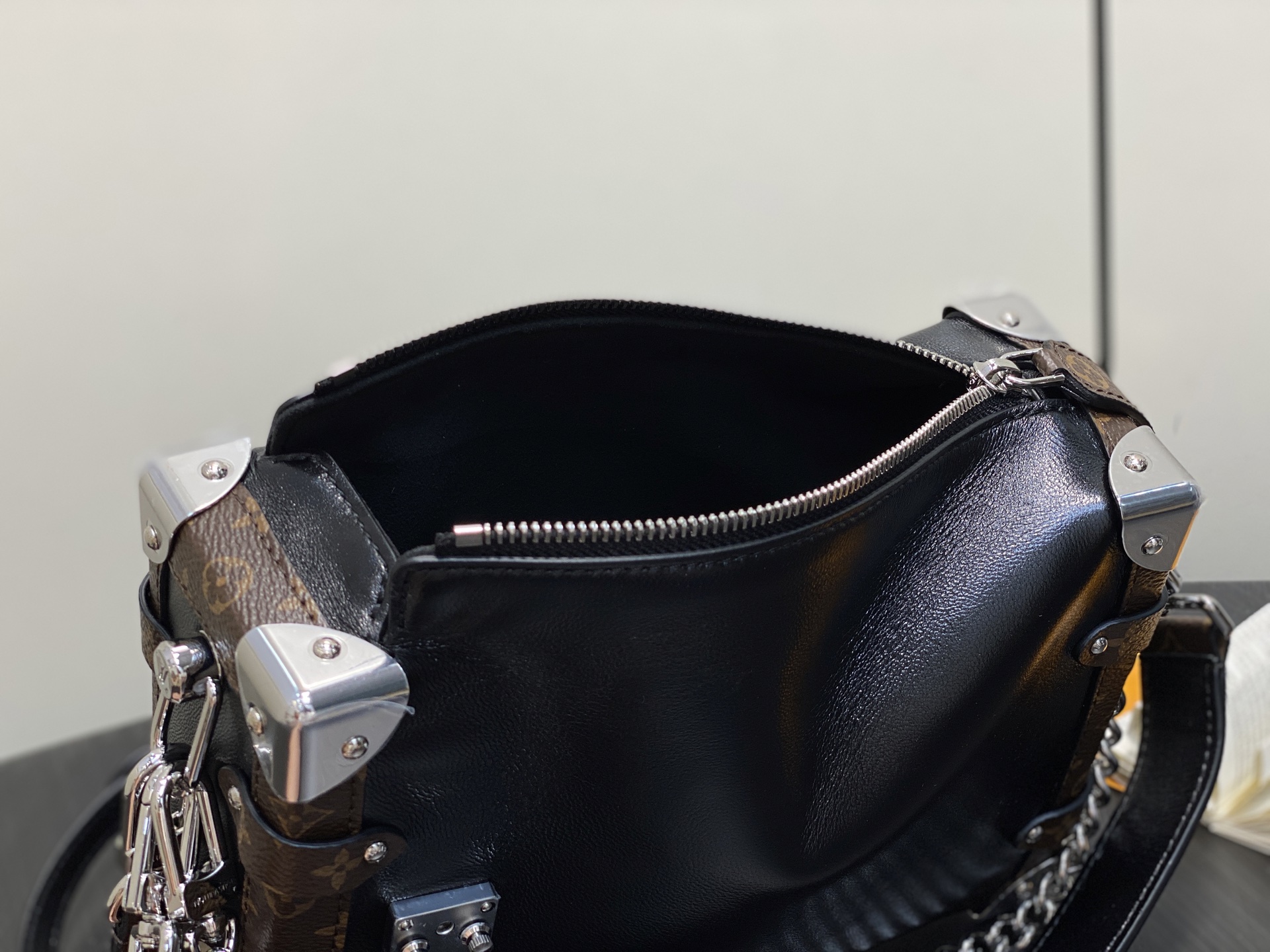 Lou*is Vuitton Side Trunk Bag (23.5 x 16.0 x 8.5CM)