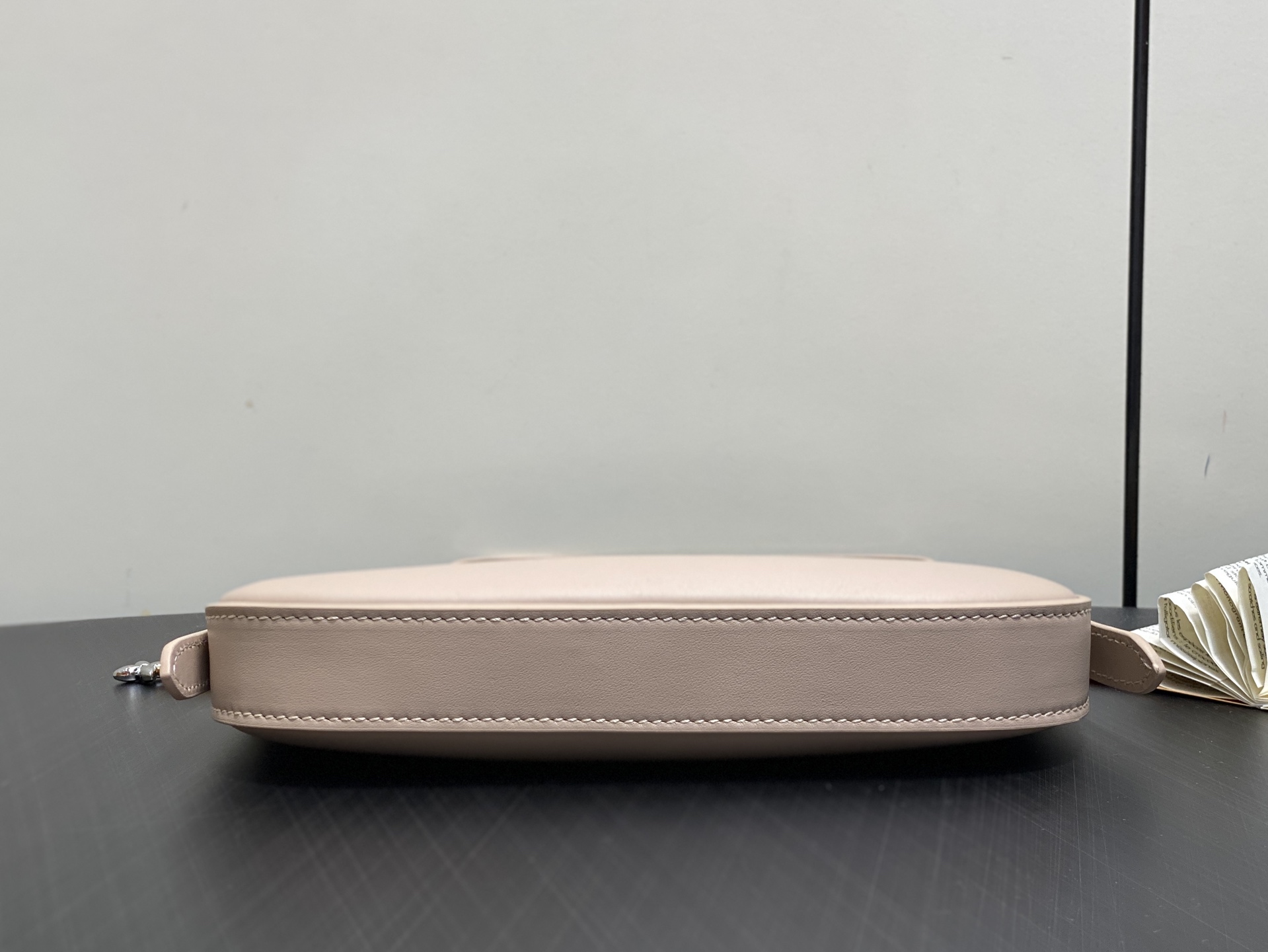 Lou*s Vuitton Pochette Bloom (23 x 10 x 4CM)