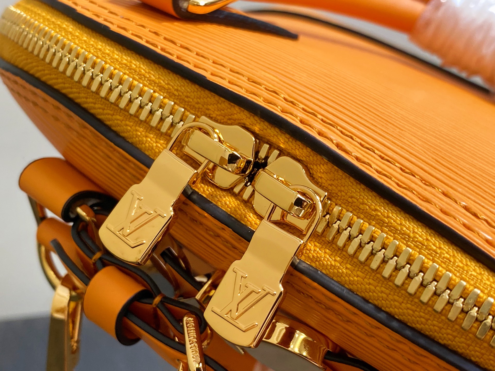 L*V Alma Mini(15 x 19.5 x 10CM)