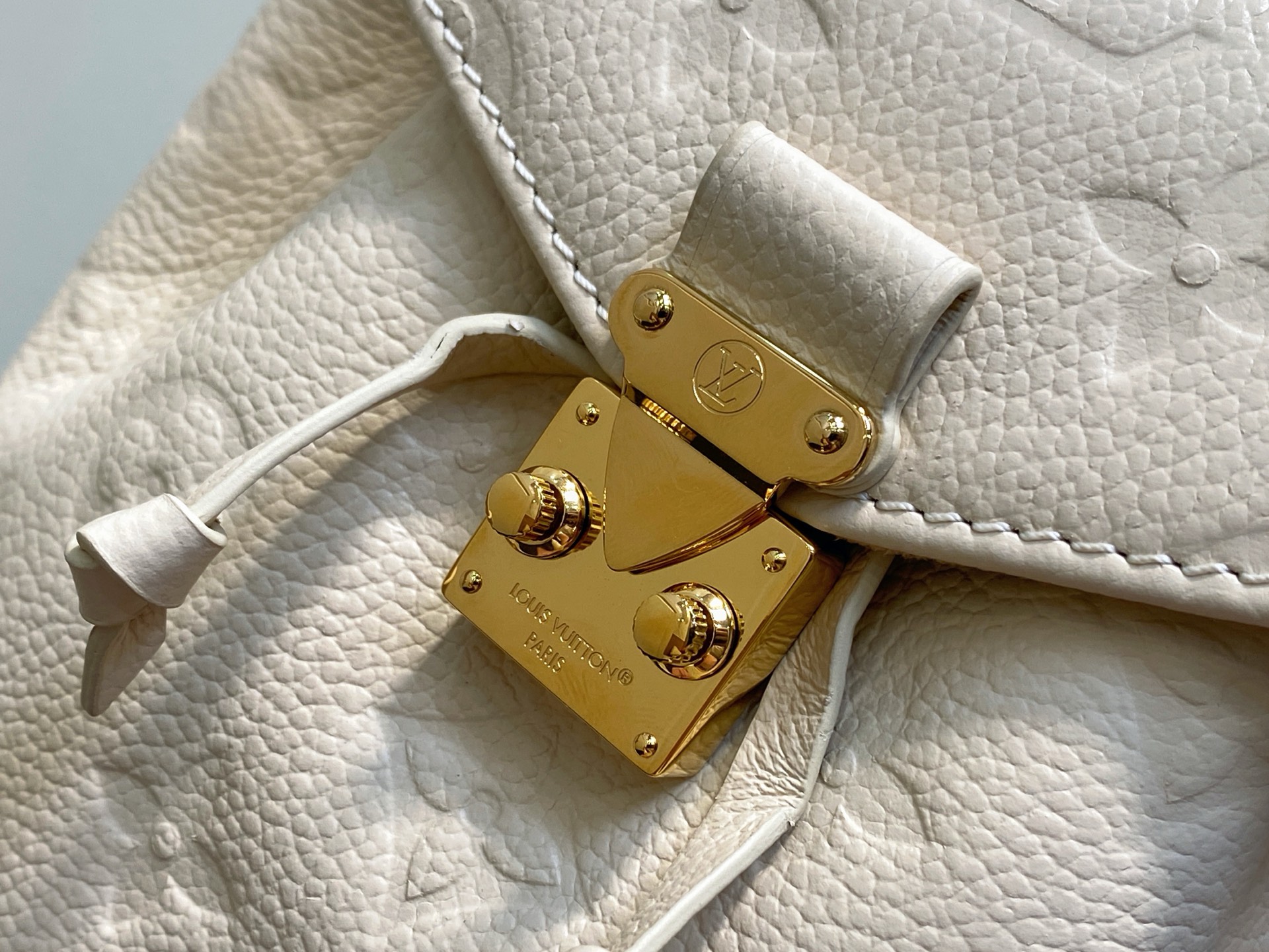 Louis Vu*tton Nano Noé Backpack( 19 x 15 x 10CM)