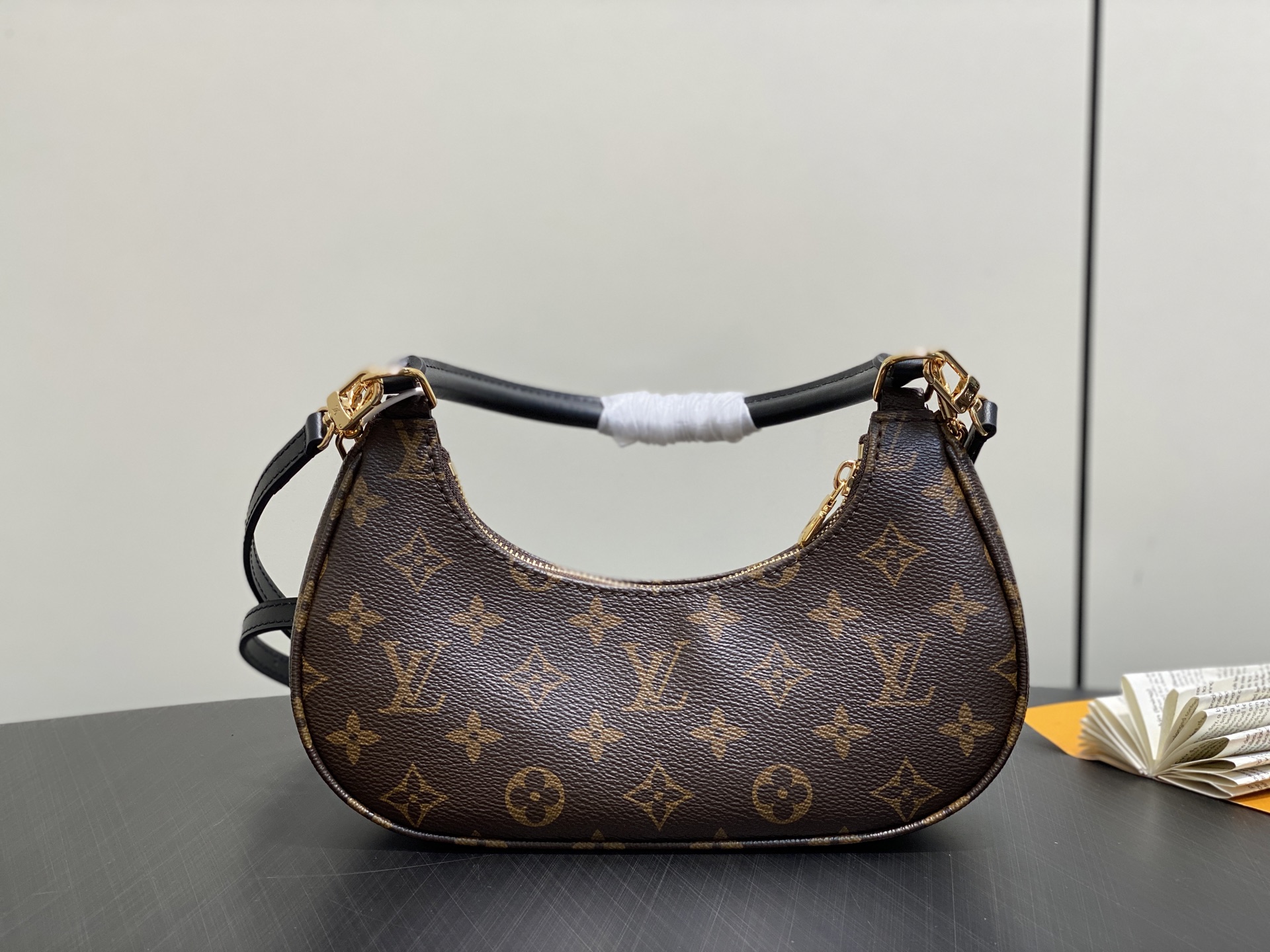 Lou*s Vuitton Catchy Bag (24x10x6CM)