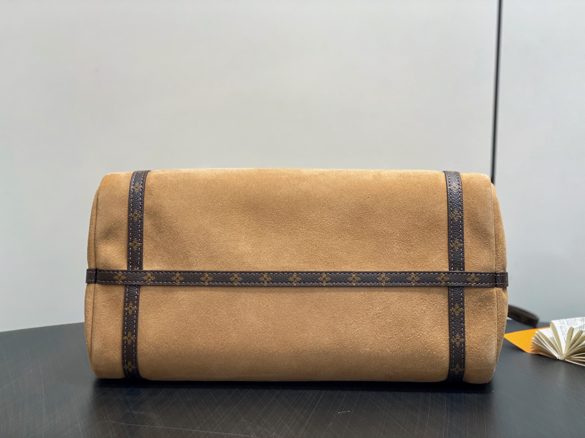 Lou*s Vuitton Express Lt Bag (24 x 18.5 x 36CM)