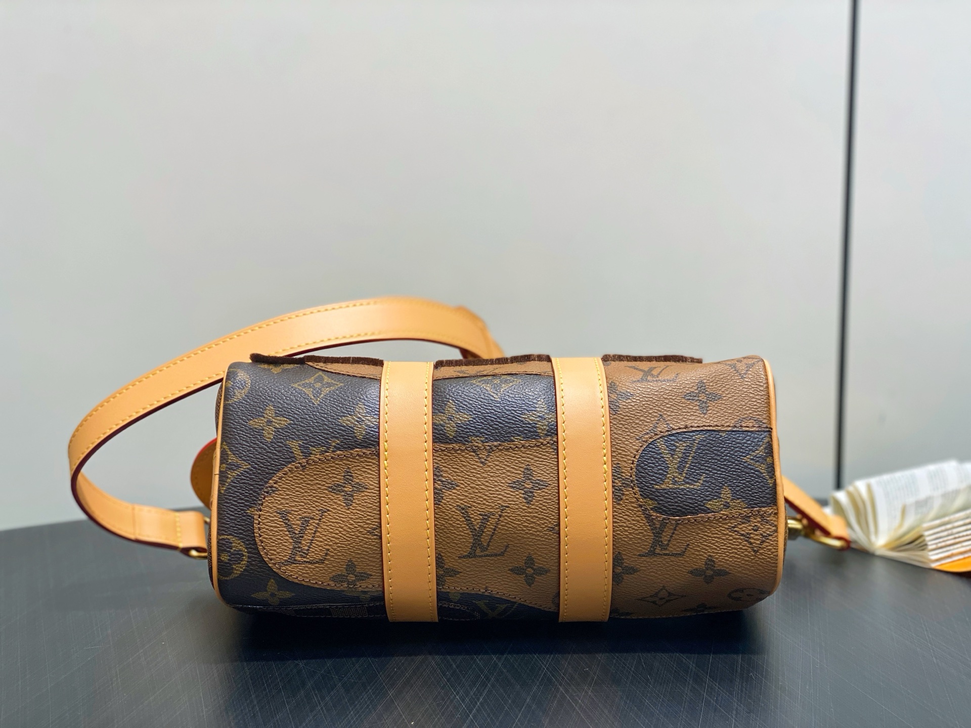 Louis Vuitto*n Keepall Bandoulière 25 (15 x 11 x 25CM)