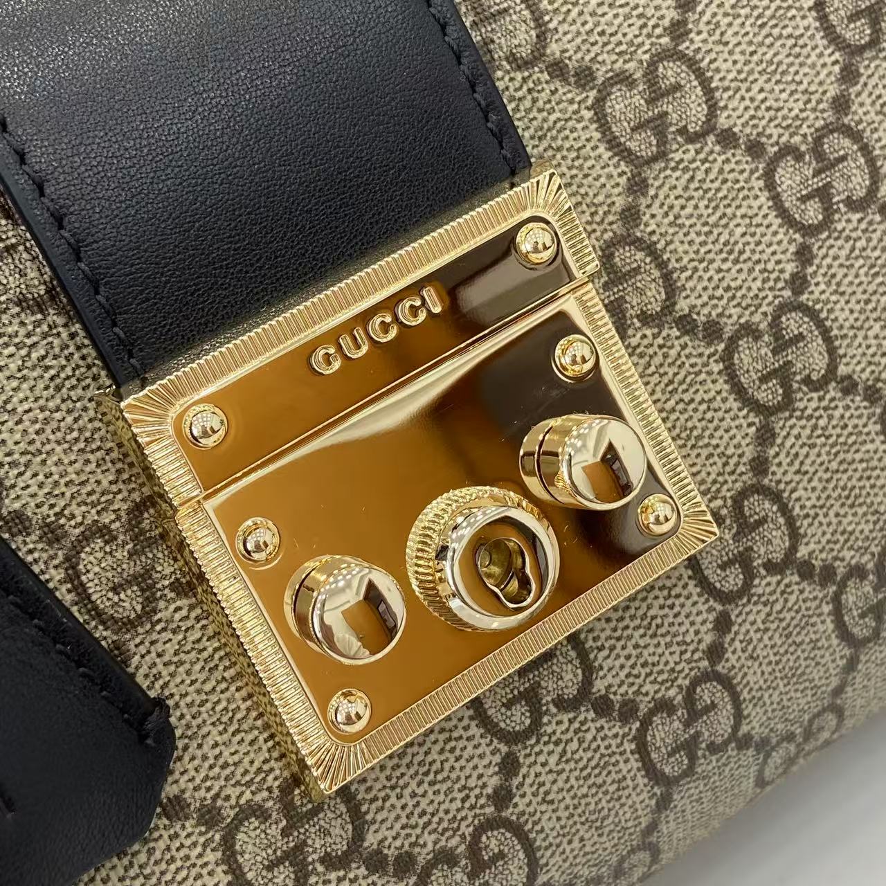 Gucc* Padlock Shoulder Bag(20*13*8CM)