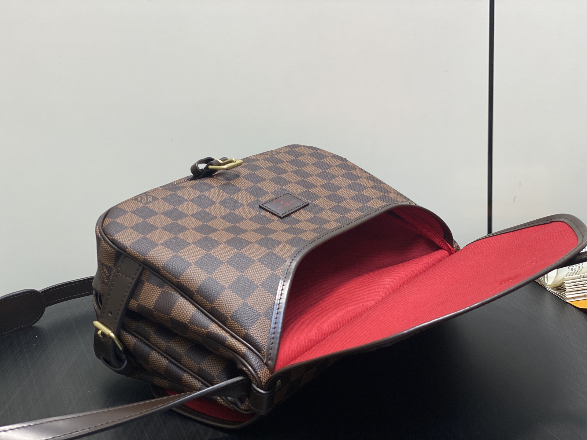 Lou*s Vuitton Saumur Bag ( 28x11x2CM)