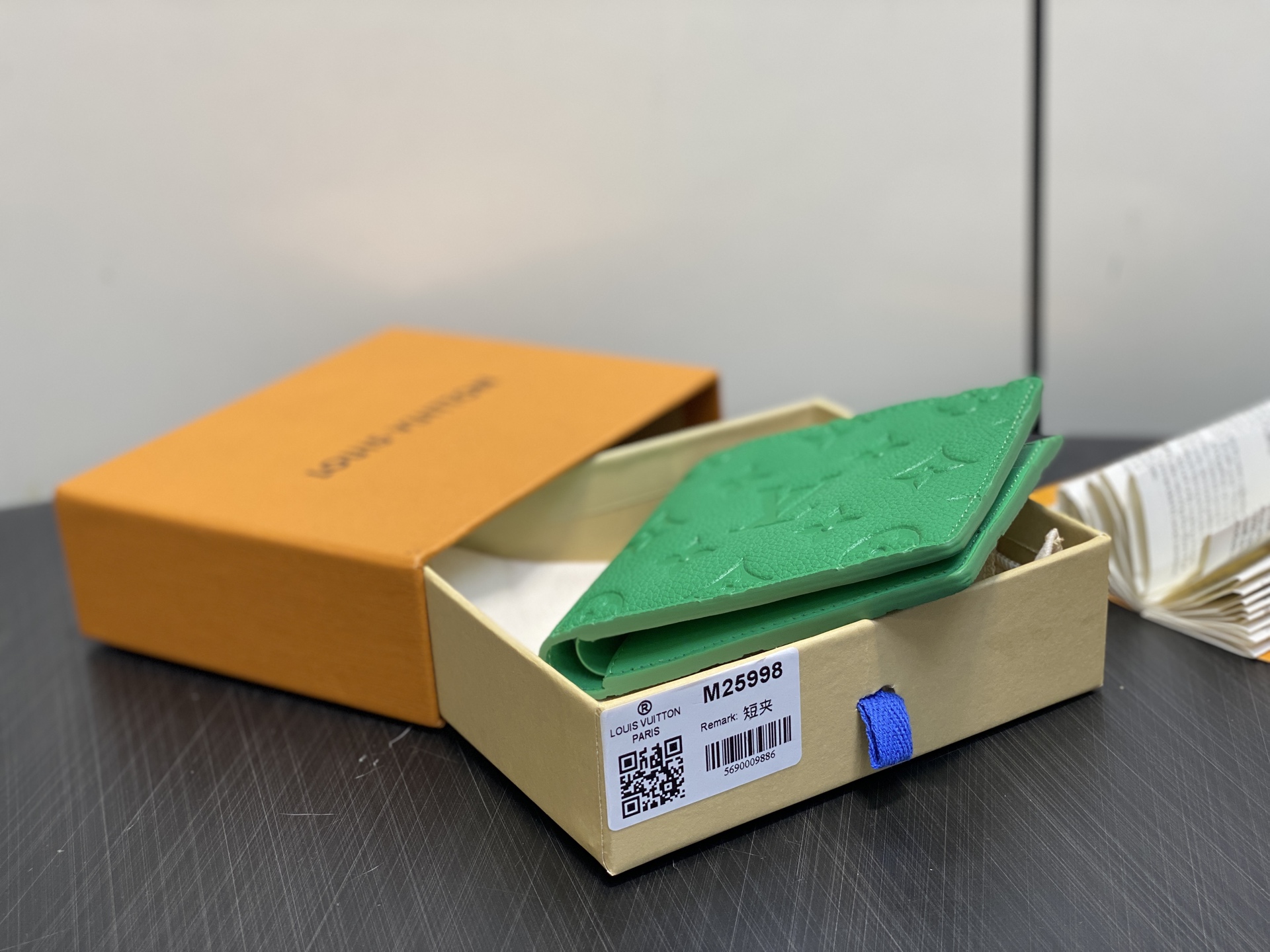 Louis Vu*tton Multiple Wallet(11.5 x 9 x 1.5CM)