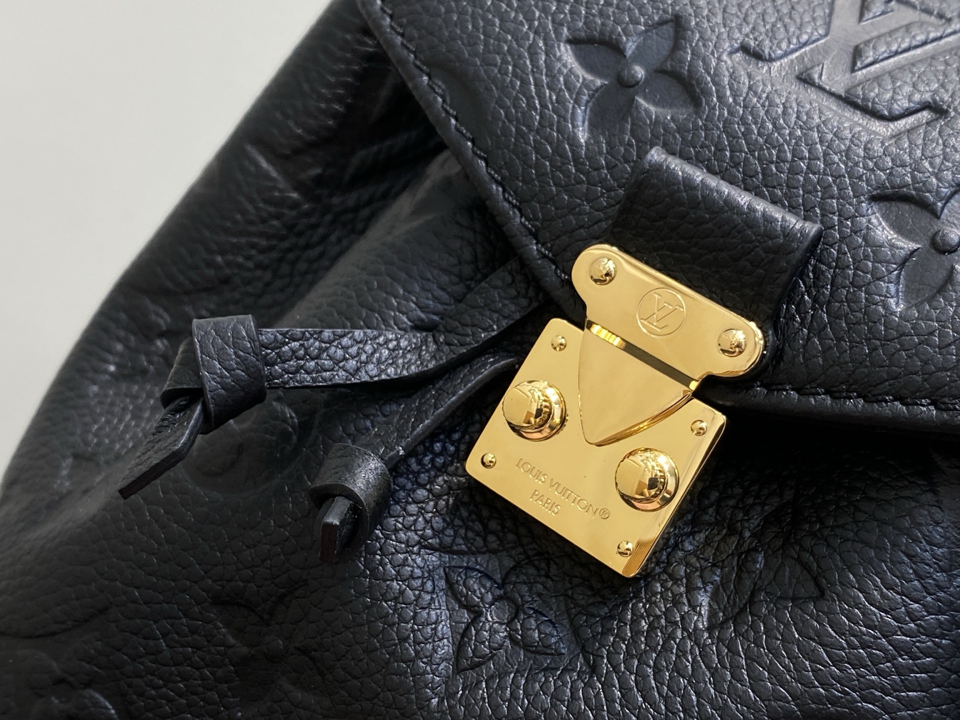 Louis Vu*tton Nano Noé Backpack( 19 x 15 x 10CM)