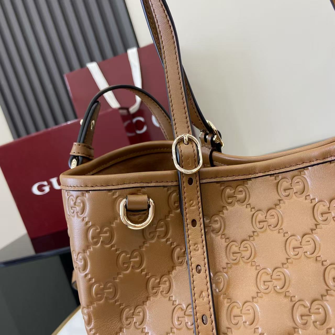 Gucc* GG Emblem Tote(30*18*11CM)