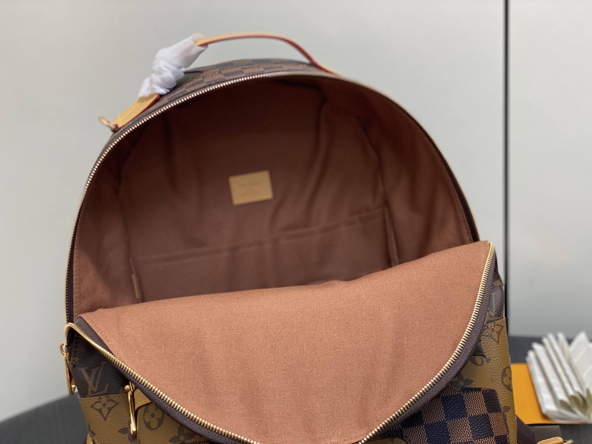 Louis Vu*tton Discovery Backpack( 29x 38x 20CM)