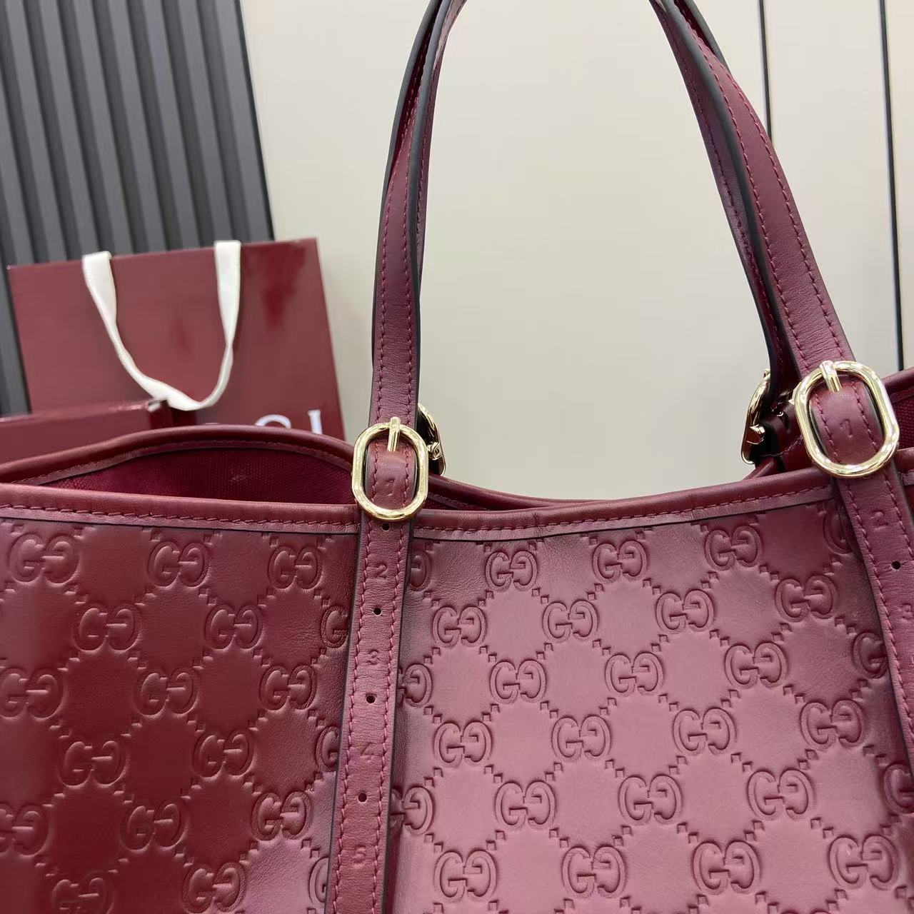 Gucc* GG Emblem Tote(38*25*15CM)