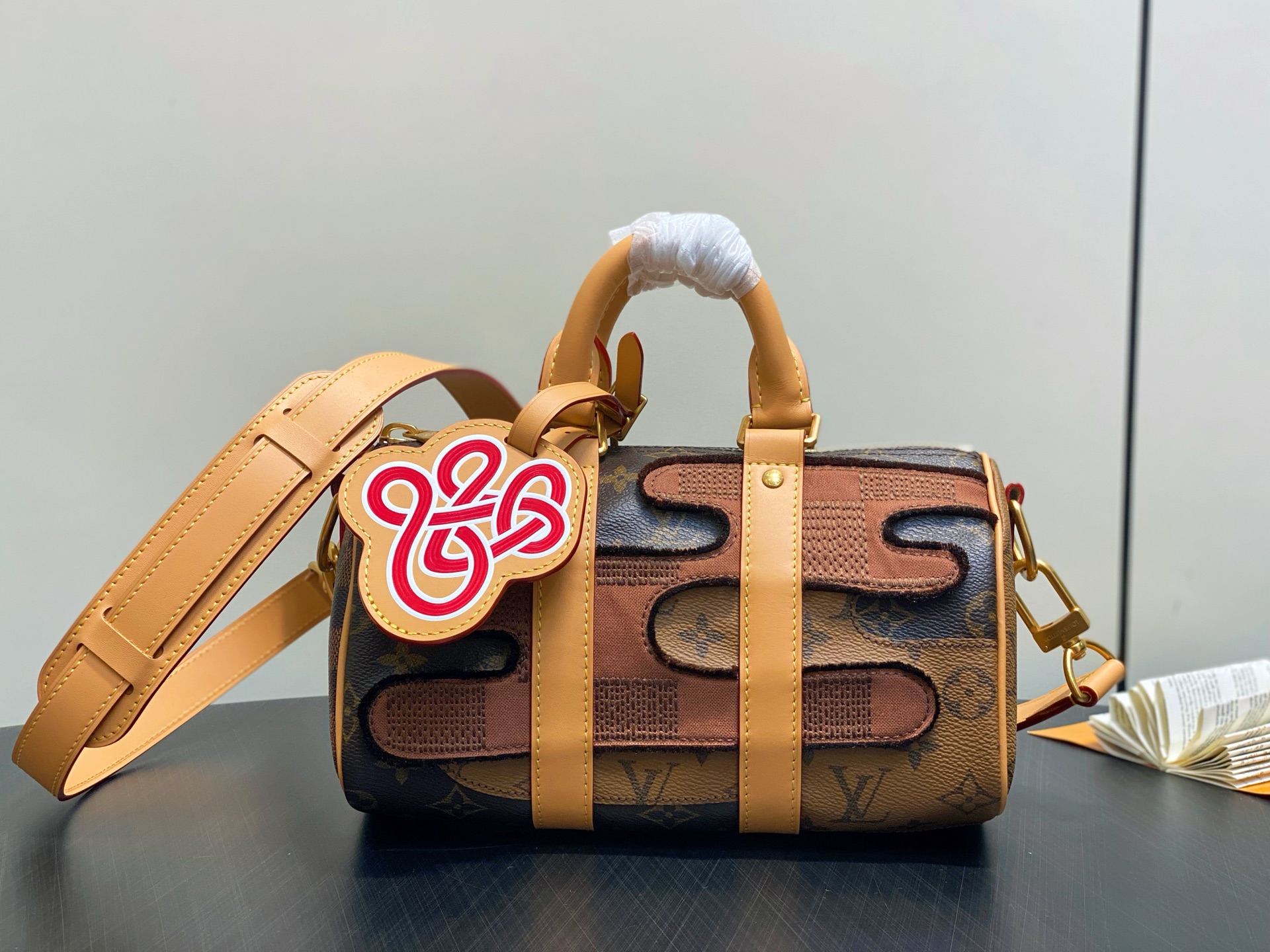 Louis Vuitto*n Keepall Bandoulière 25 (15 x 11 x 25CM)