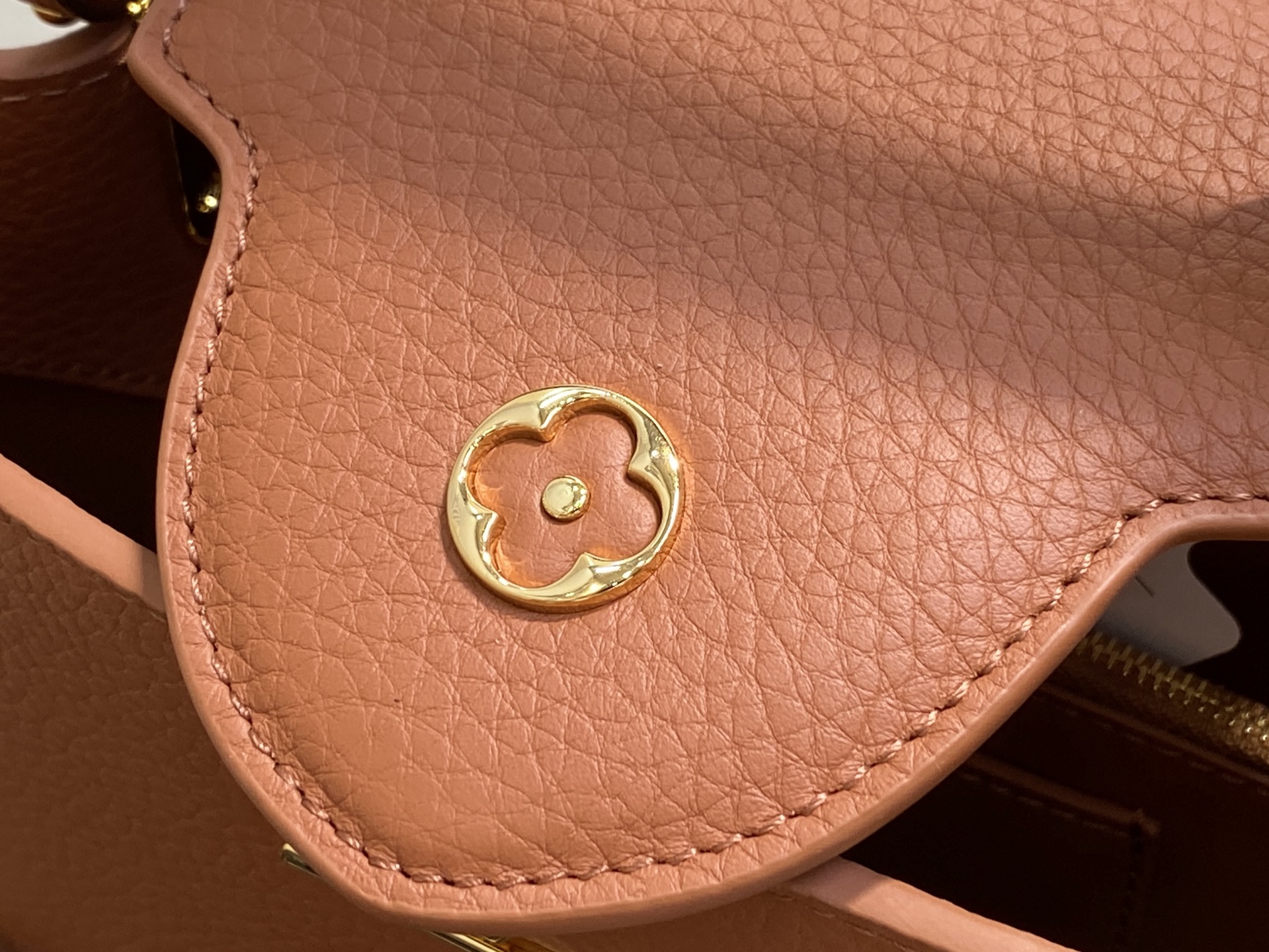 Lou*s Vuitton Capucines(27×18×9 CM)